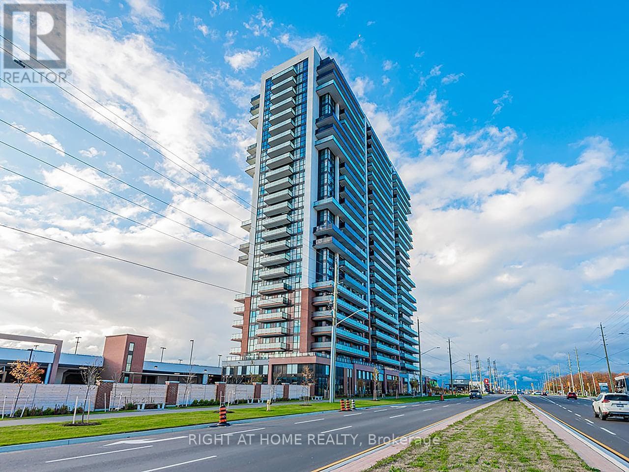 1804 - 2550 SIMCOE STREET N in WINDFIELDS