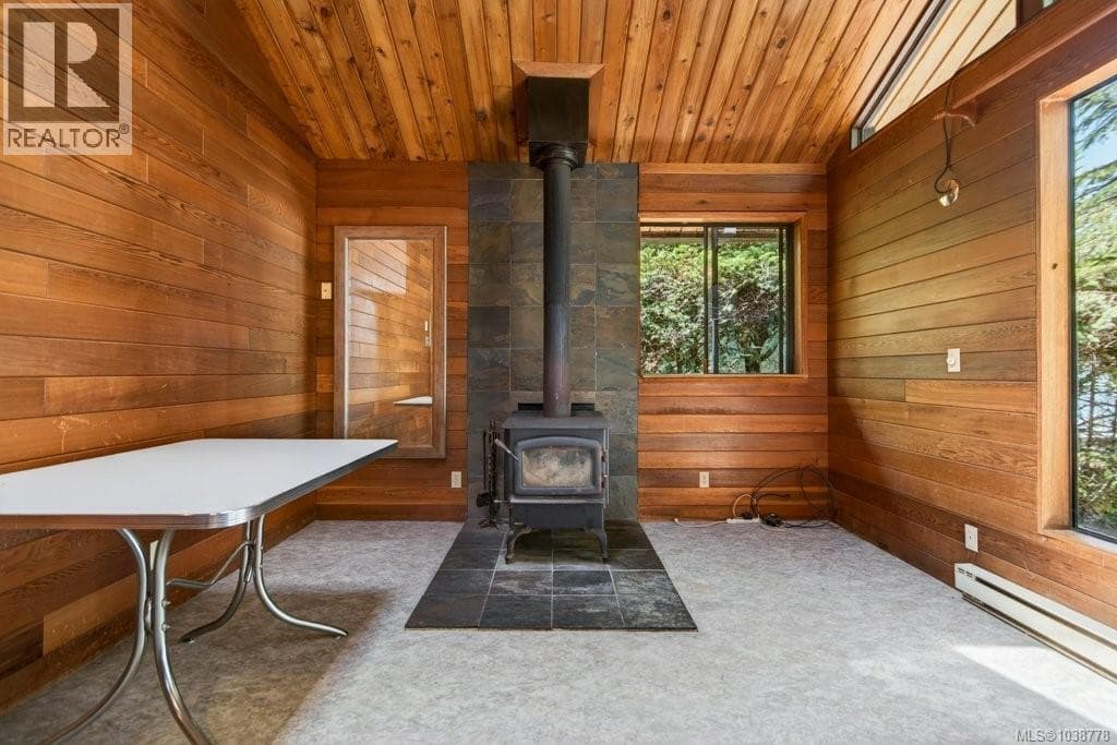 7630 Ships Point Rd, Vancouver Island — photo 5