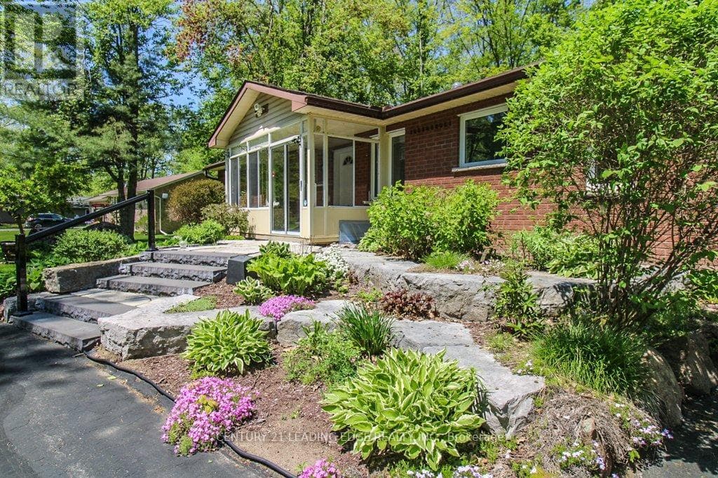 166 ADAM AND EVE ROAD, Toronto — photo 4