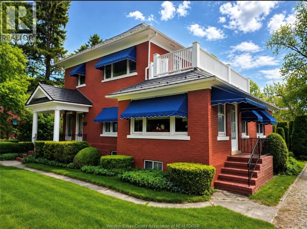 121 DIVISION STREET South, Windsor