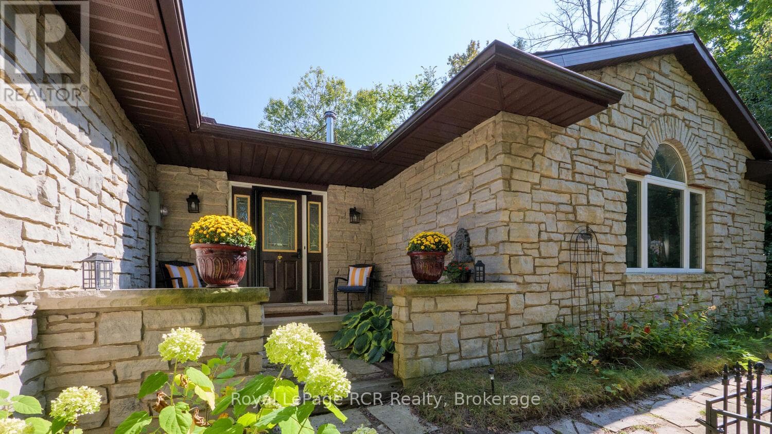 55 SHAMROCK BOULEVARD, OnePoint — photo 4