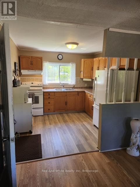 56 HORSESHOE LANE, OnePoint — photo 3