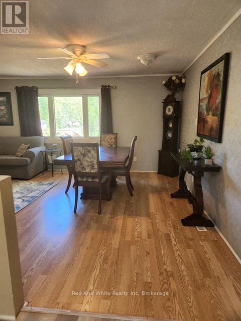 56 HORSESHOE LANE, OnePoint — photo 4
