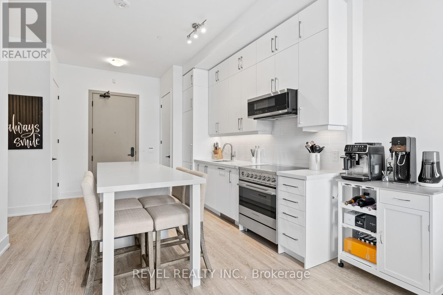 123 - 2075 KING RD ROAD, Toronto — photo 3