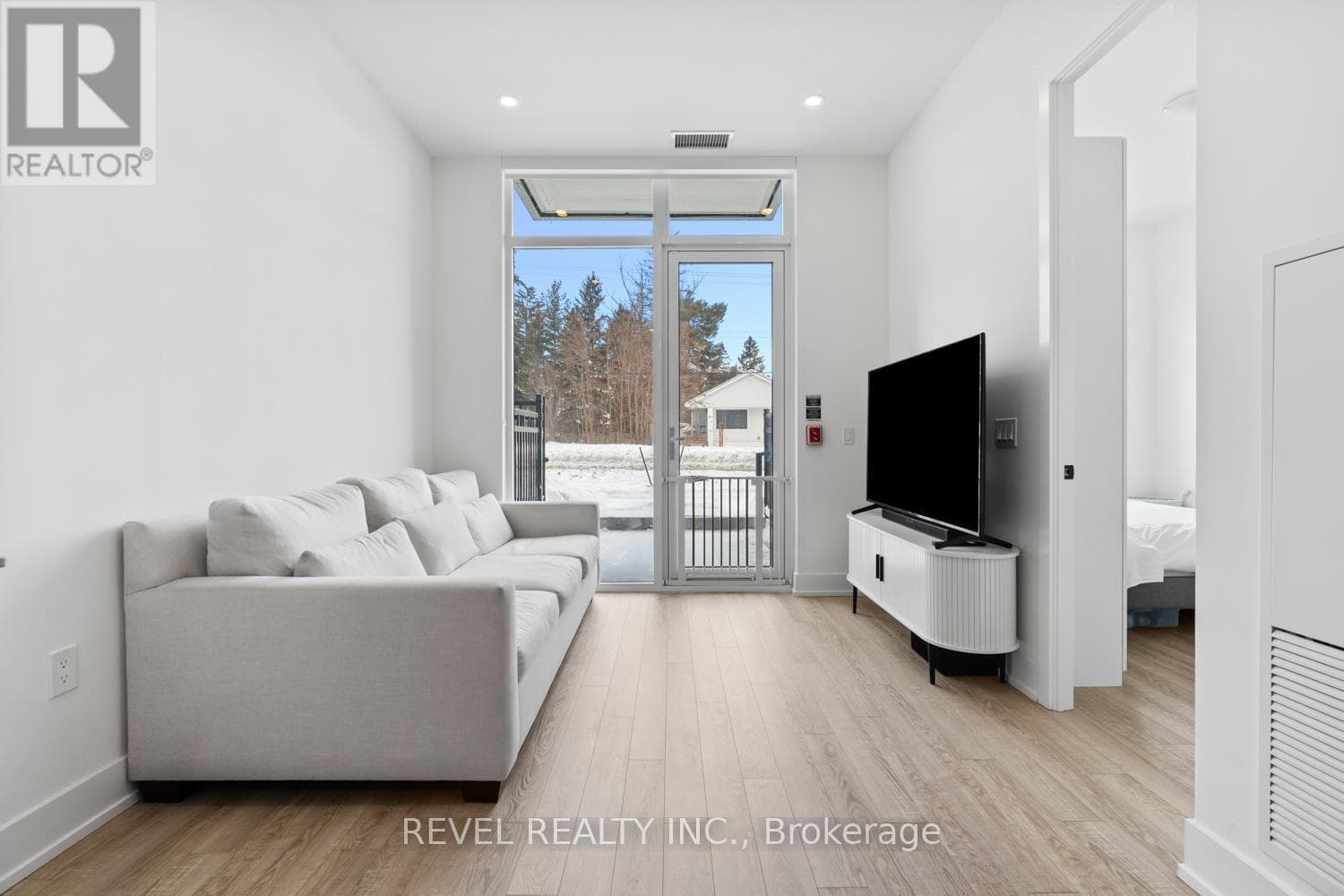 123 - 2075 KING RD ROAD, Toronto — photo 5