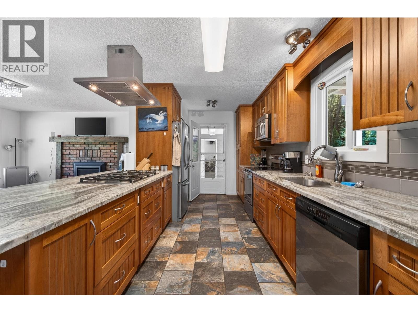 3180 28th Avenue NE, Interior REALTORS® — photo 4