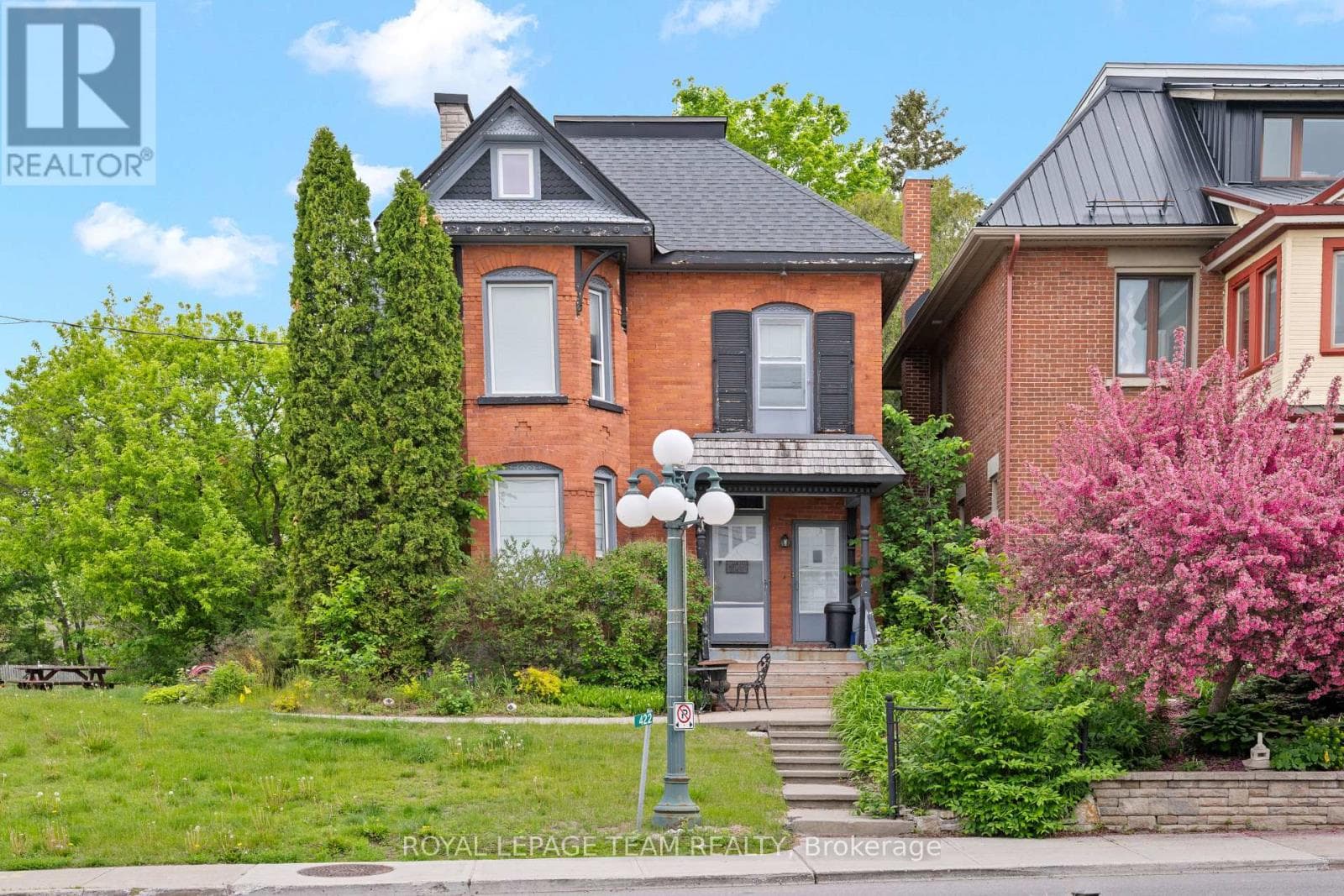 422 DONALD B MUNRO DRIVE, Ottawa