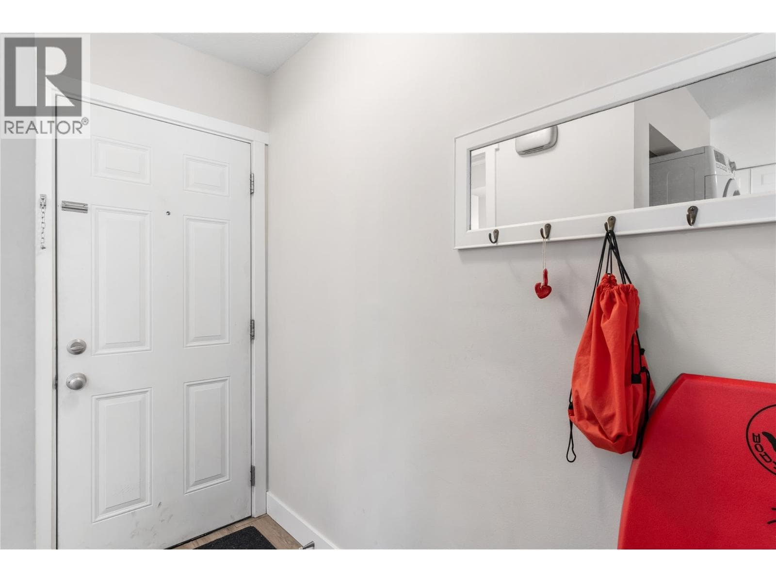4 3135 WALNUT STREET, Interior REALTORS® — photo 3