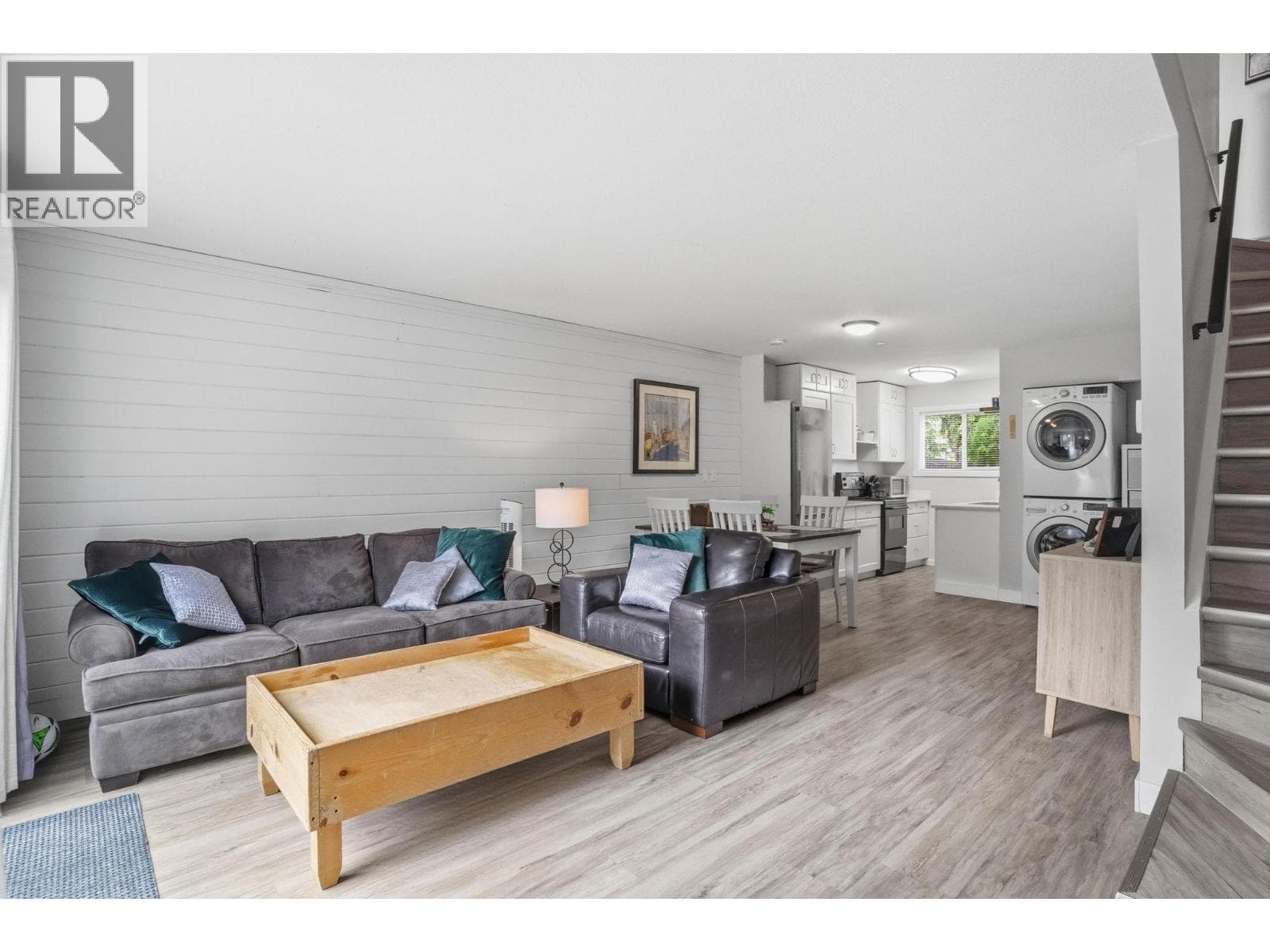 4 3135 WALNUT STREET, Interior REALTORS® — photo 5