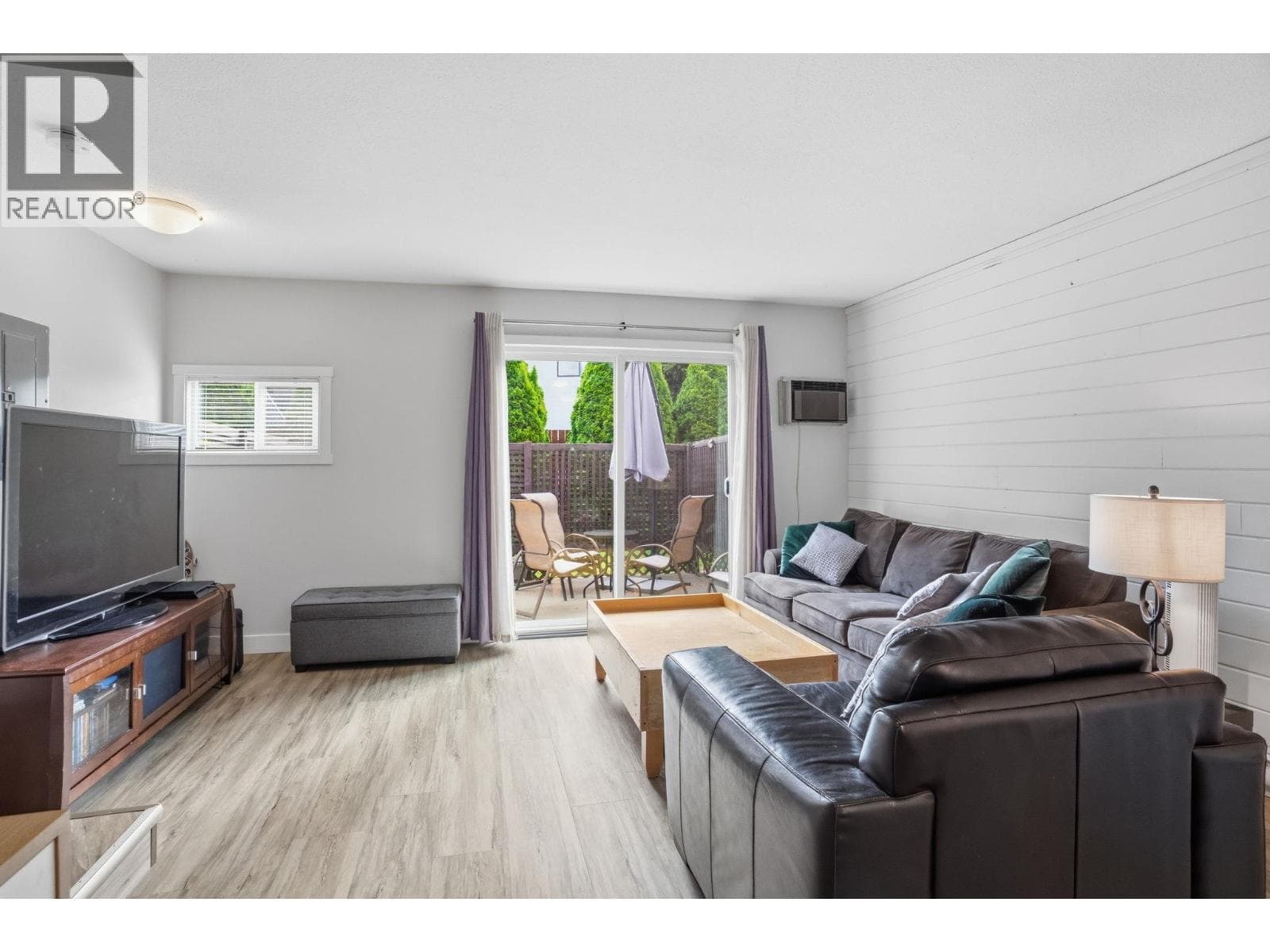 4 3135 WALNUT STREET, Interior REALTORS® — photo 4