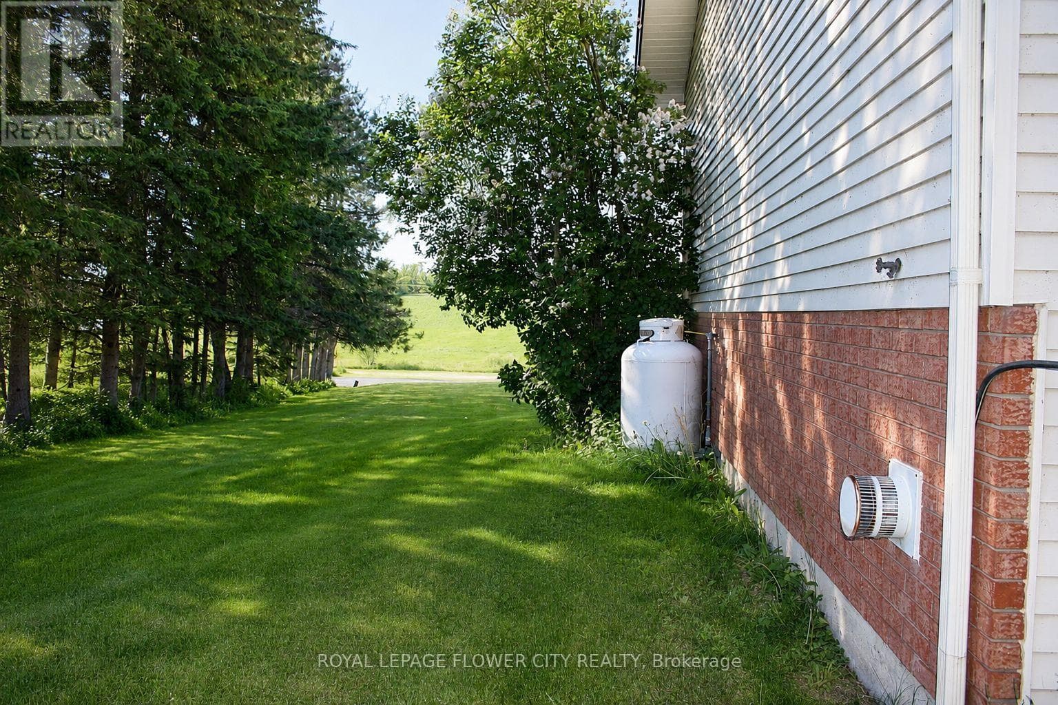 18528 PARAGON ROAD, Toronto — photo 3