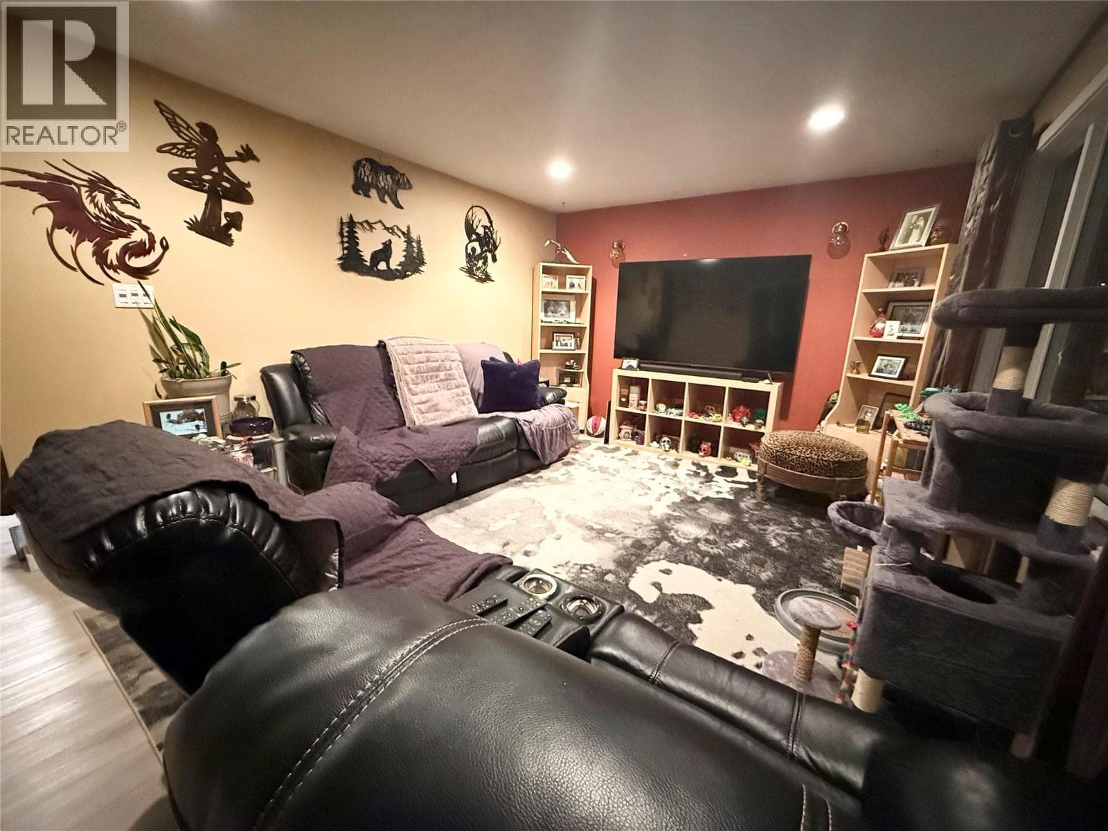 1626 COLDWATER Avenue, Interior REALTORS® — photo 2