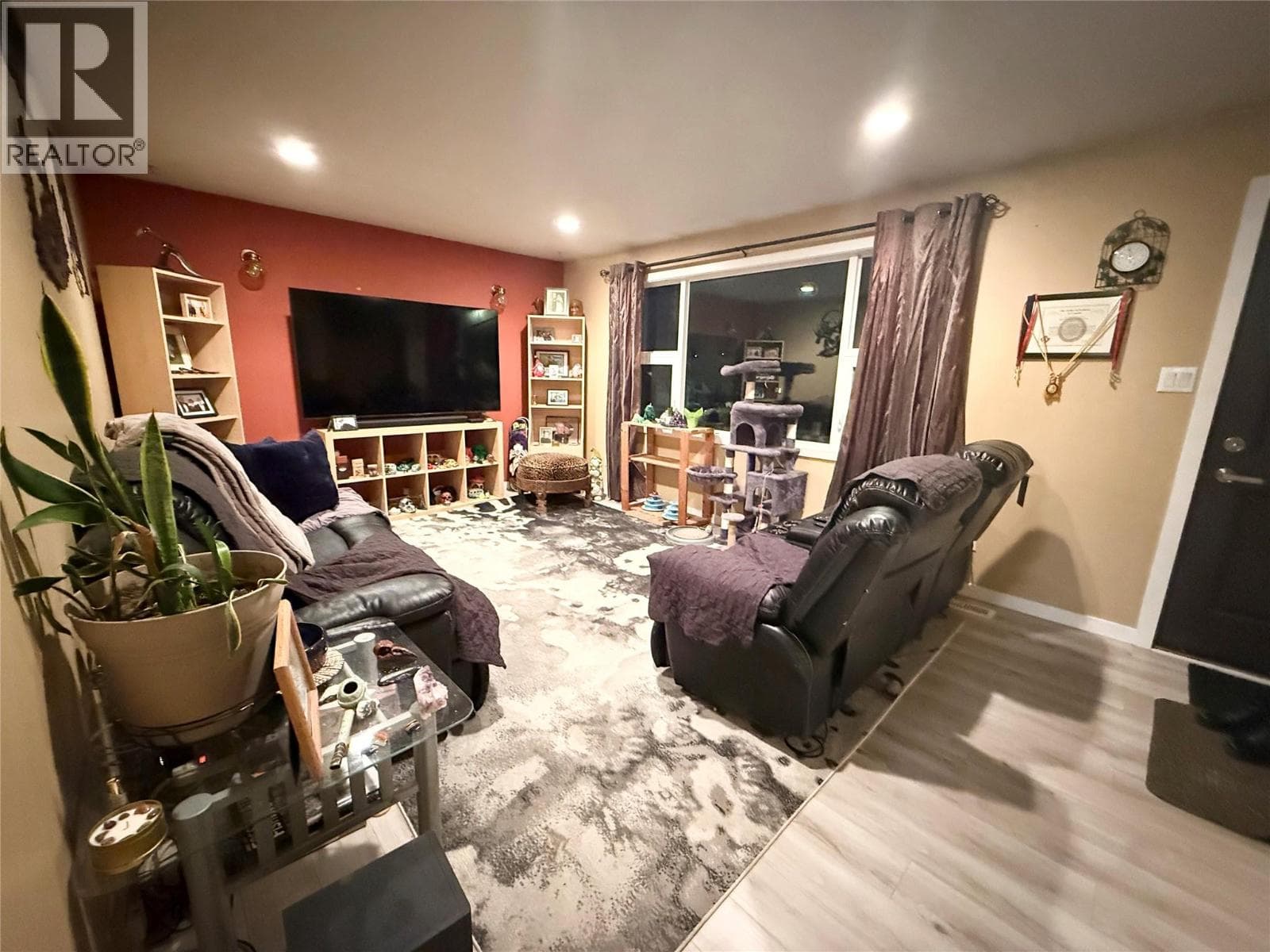 1626 COLDWATER Avenue, Interior REALTORS® — photo 4