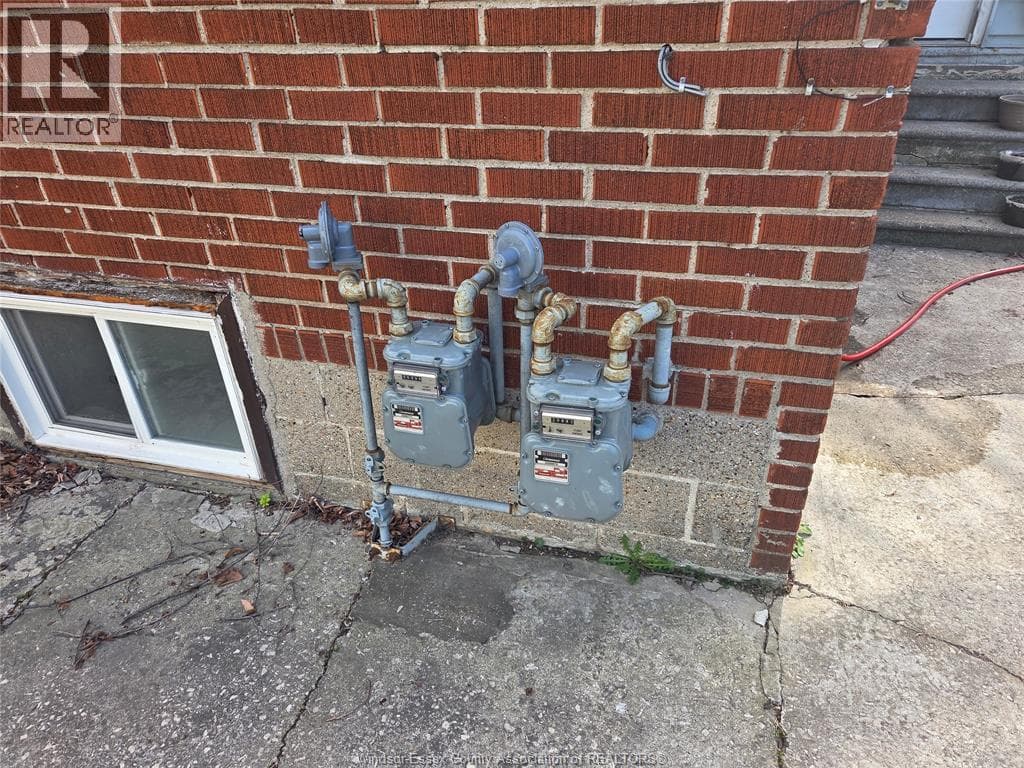 3531 PETER STREET, Windsor — photo 4