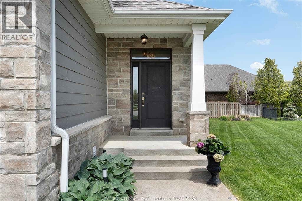 65 ROBIN COURT, Windsor — photo 2