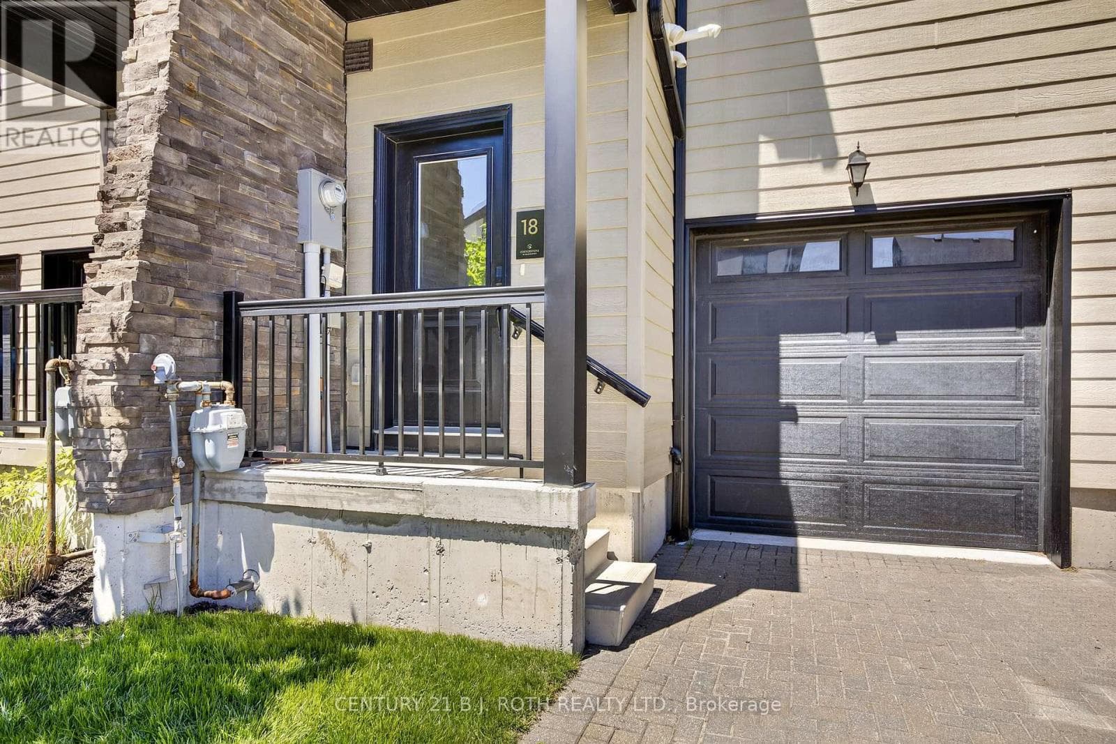 18 STONEHART LANE, Toronto — photo 5