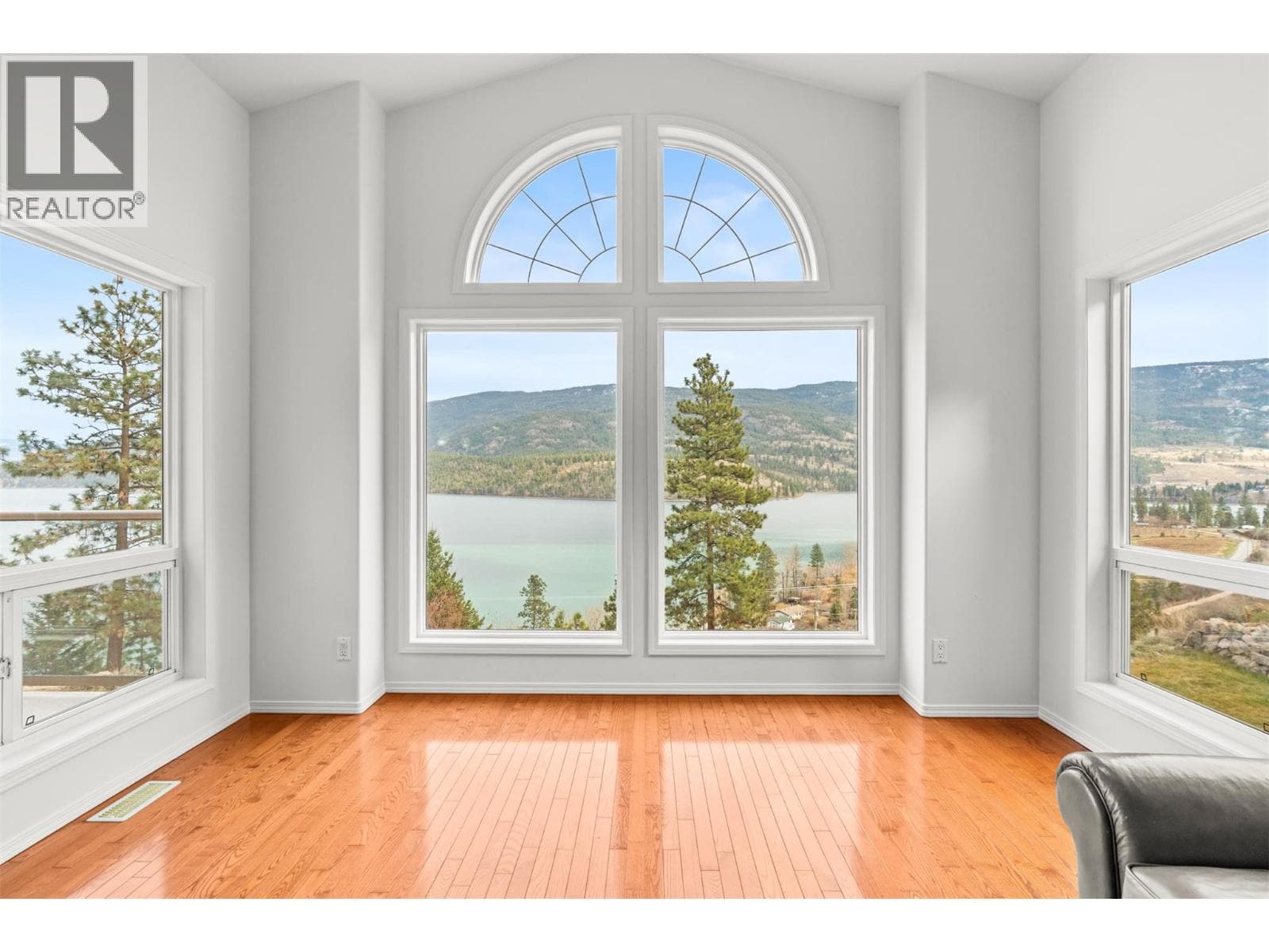 16864 GATZKE ROAD, Interior REALTORS® — photo 2