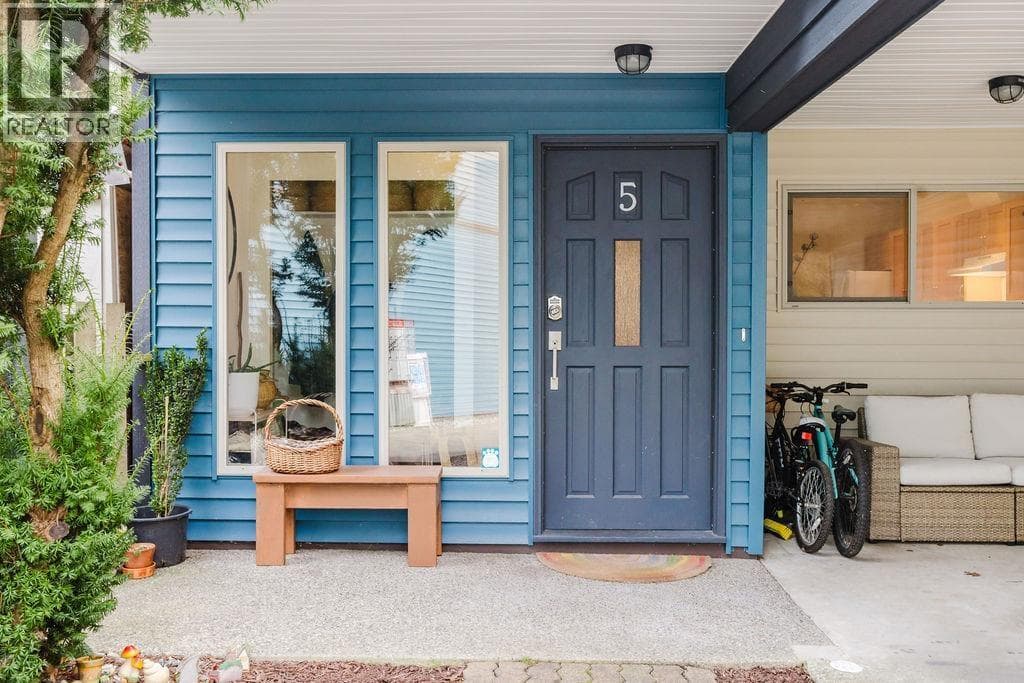 5 623 FARNHAM ROAD, Greater Vancouver — photo 4