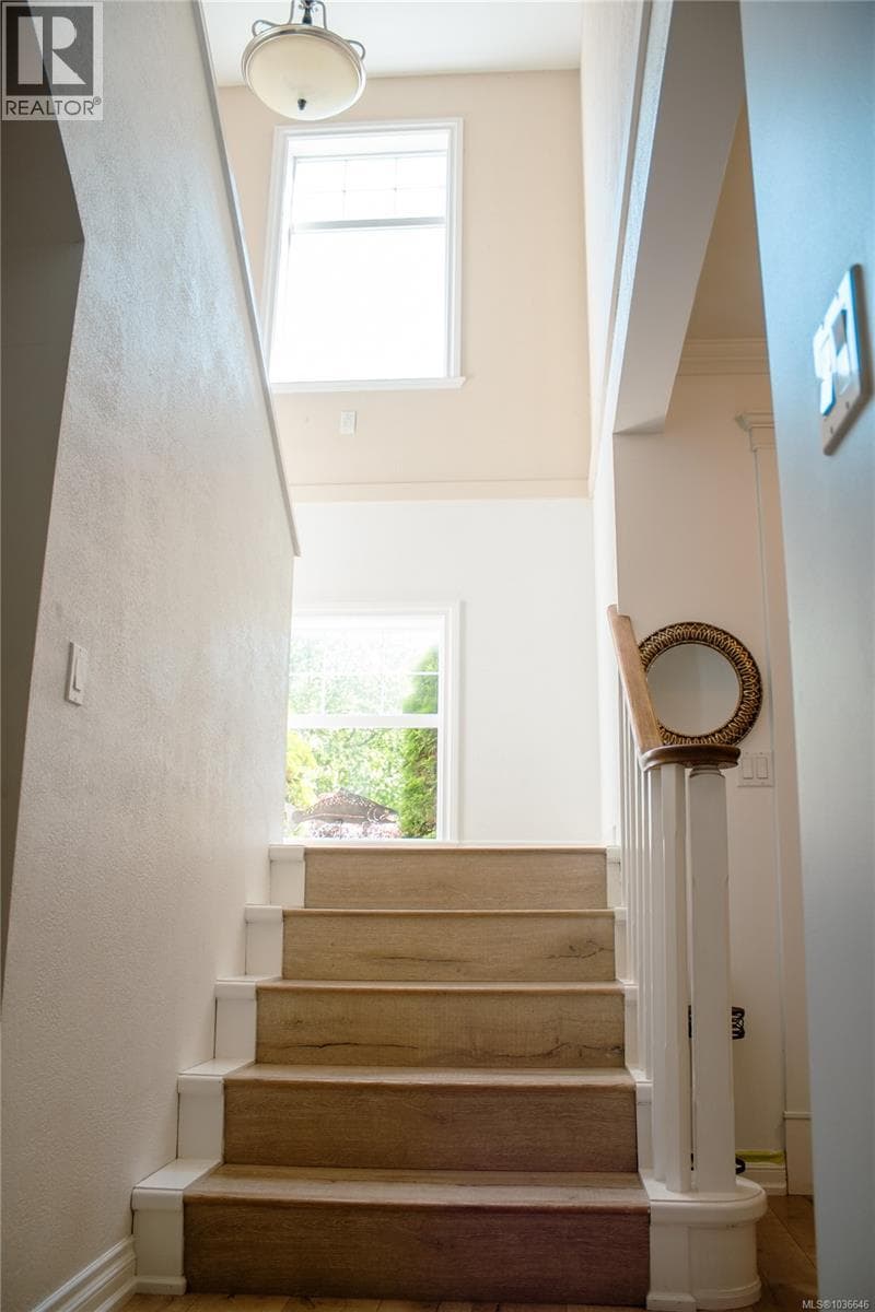 907 SAVARY DRIVE, Vancouver Island