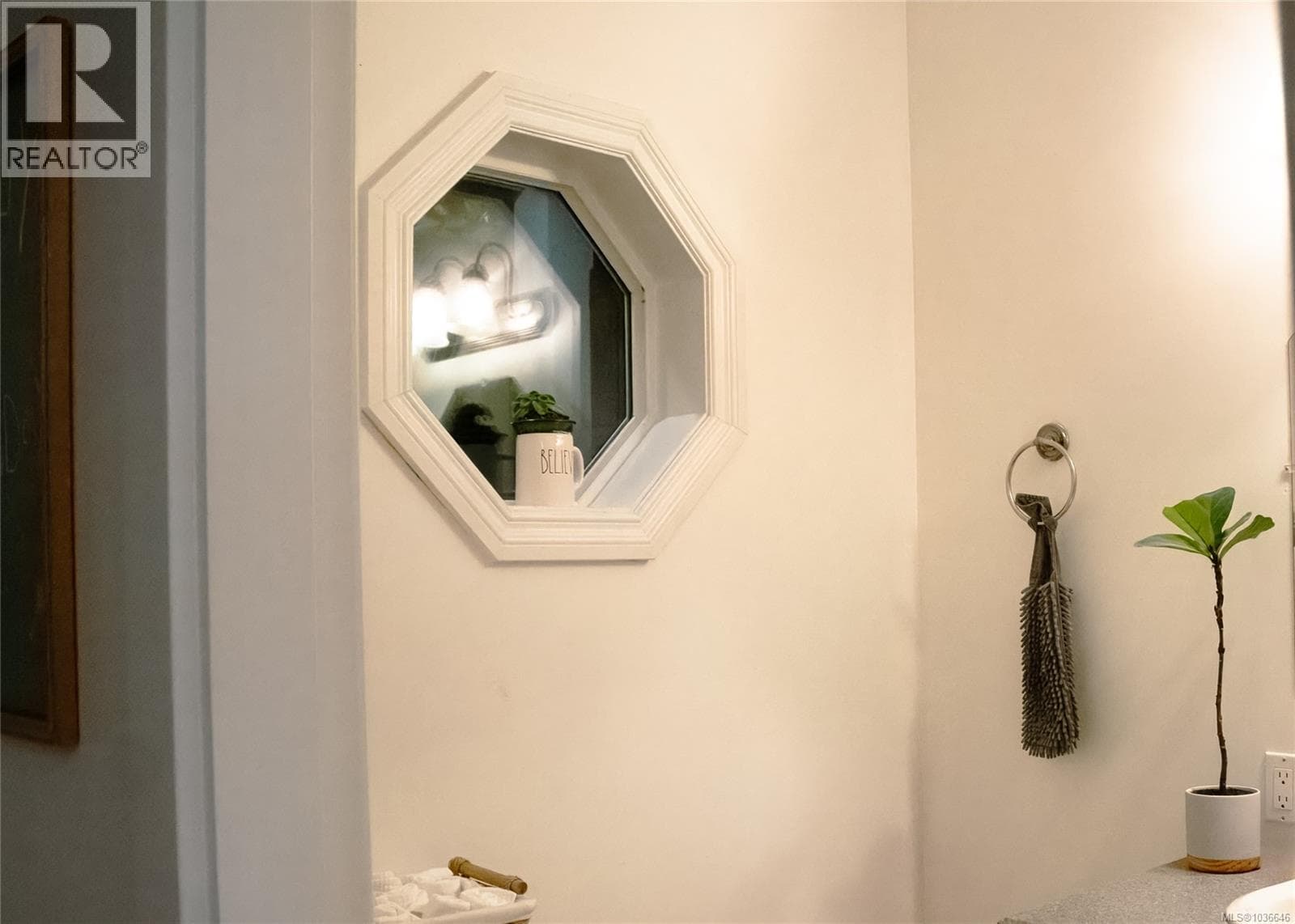 907 SAVARY DRIVE, Vancouver Island — photo 3