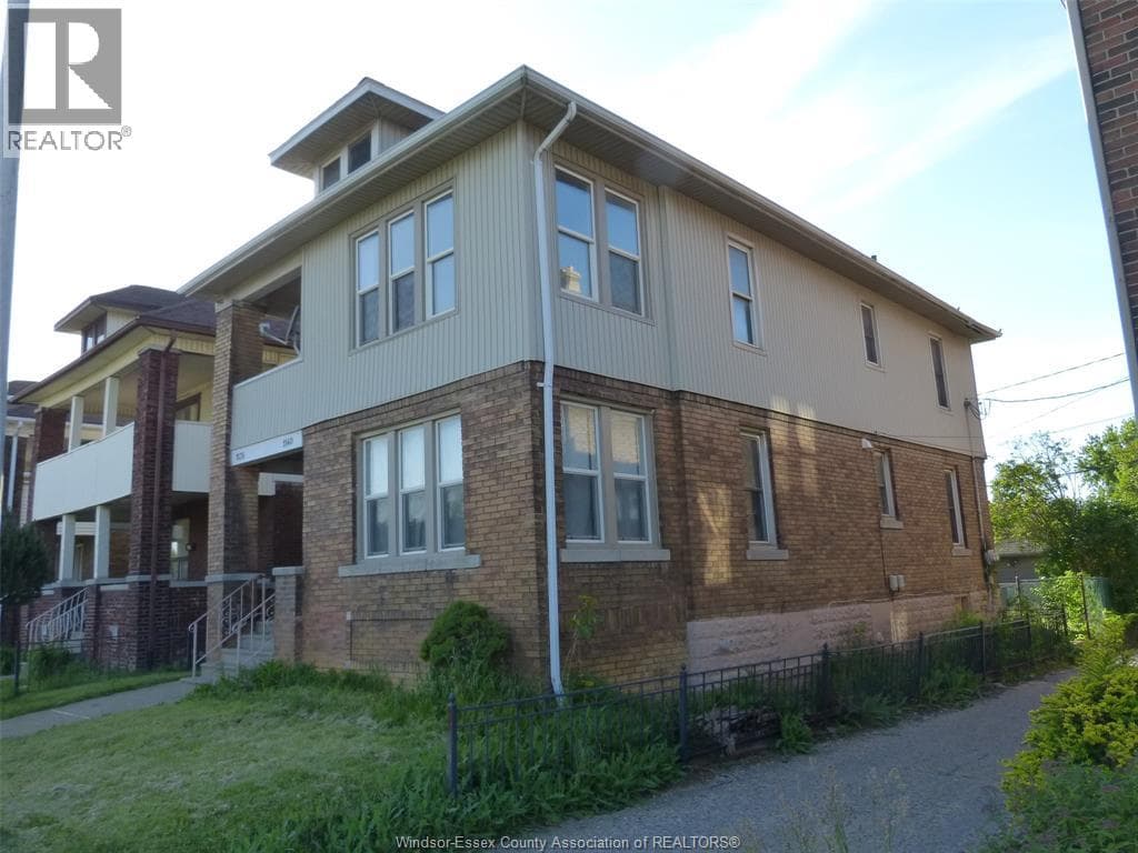 1140 GILES BOULEVARD East, Windsor — photo 2