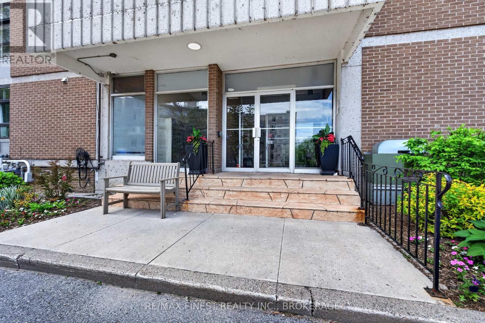 206 - 2 MOWAT AVENUE, Kingston — photo 3