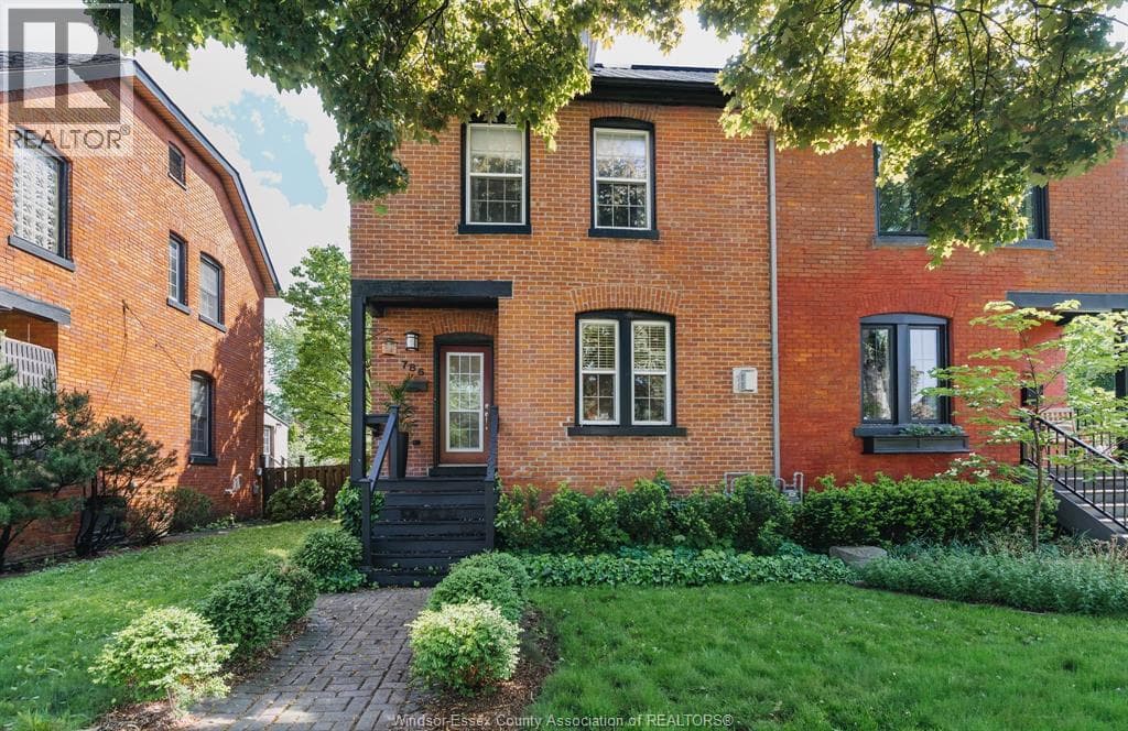 786 MONMOUTH ROAD in Walkerville