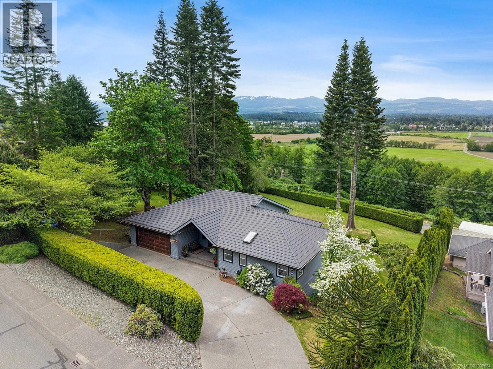 1409 VALLEY VIEW DRIVE, Vancouver Island — photo 2