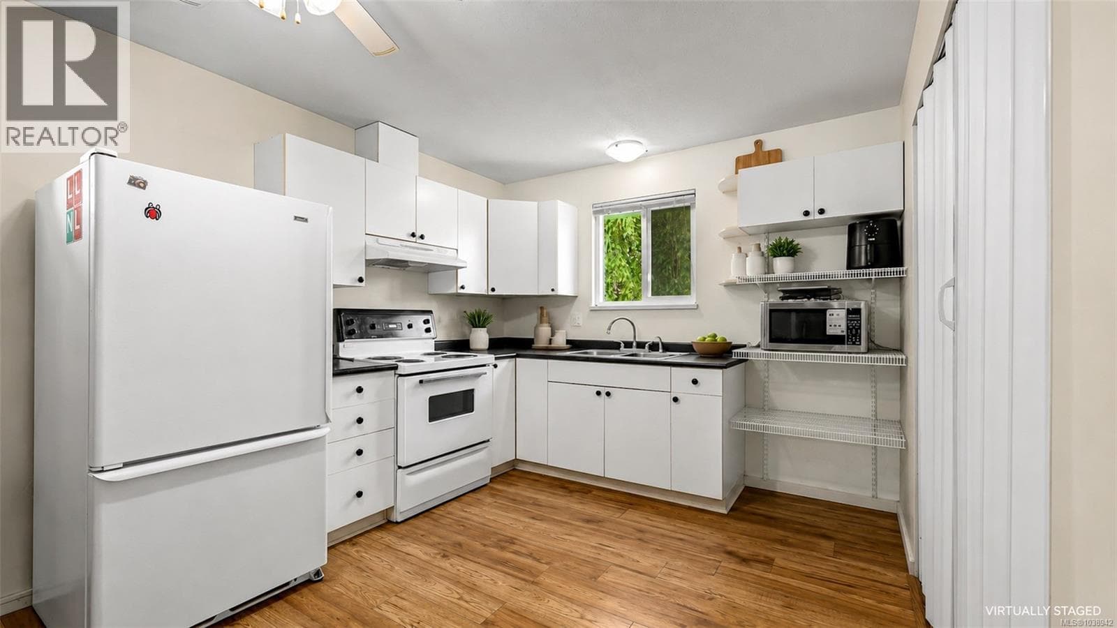 18 1535 Dingwall Rd, Vancouver Island — photo 2