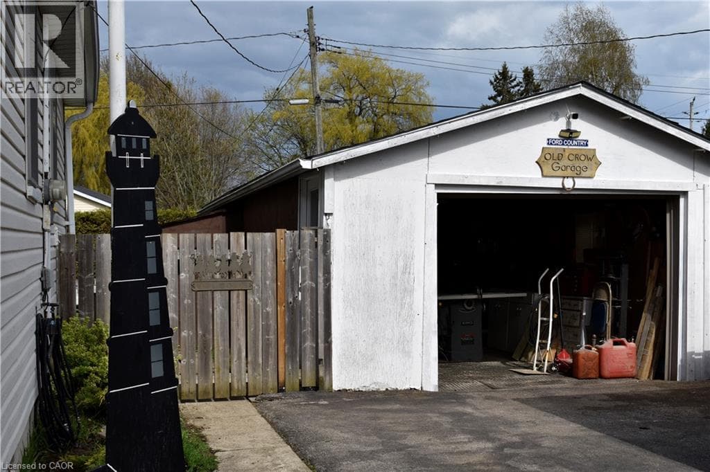 36 WOODHOUSE AVENUE, Cornerstone — photo 4