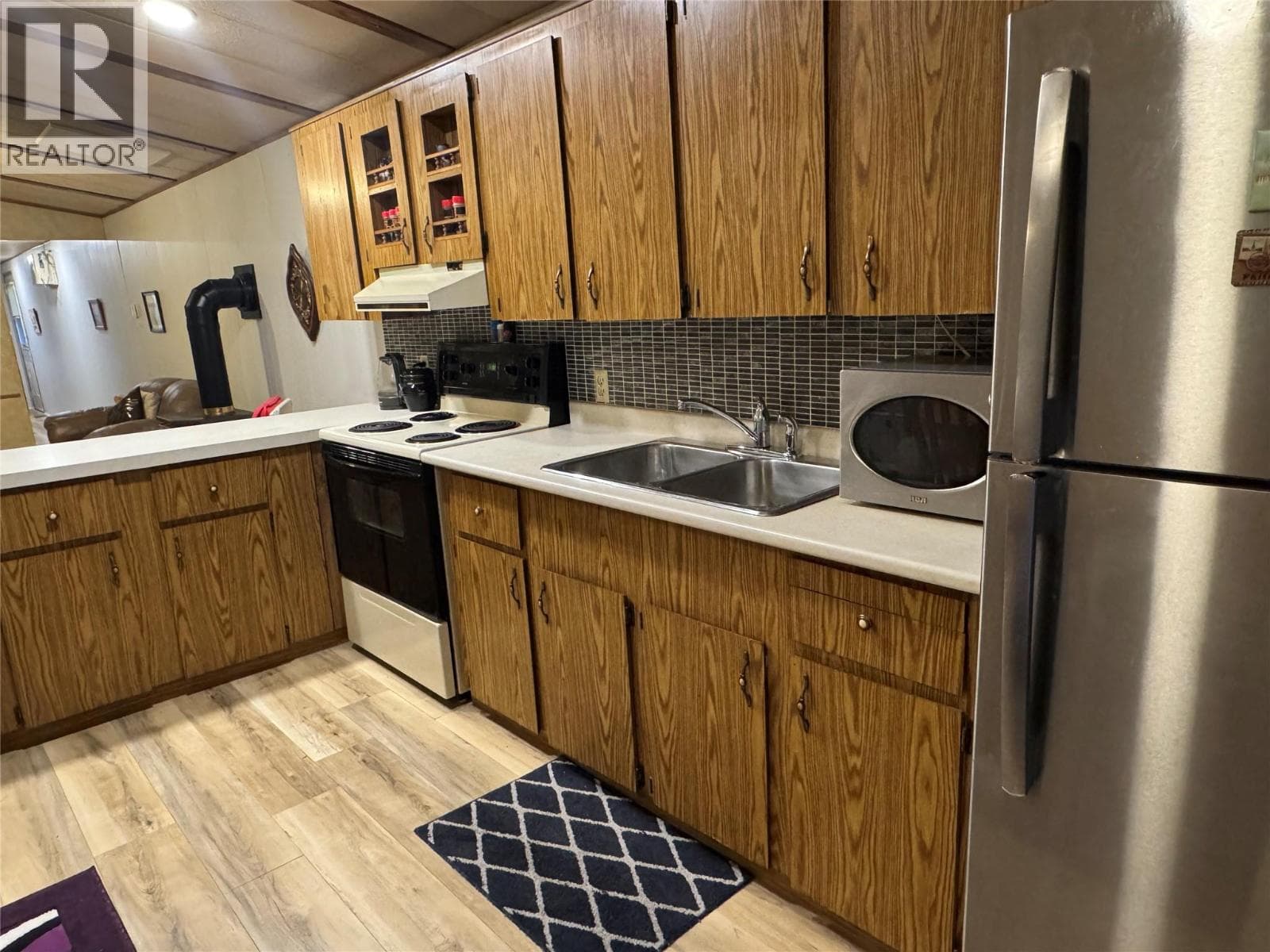 746 Thompson Avenue Unit# 3, Interior REALTORS® — photo 5