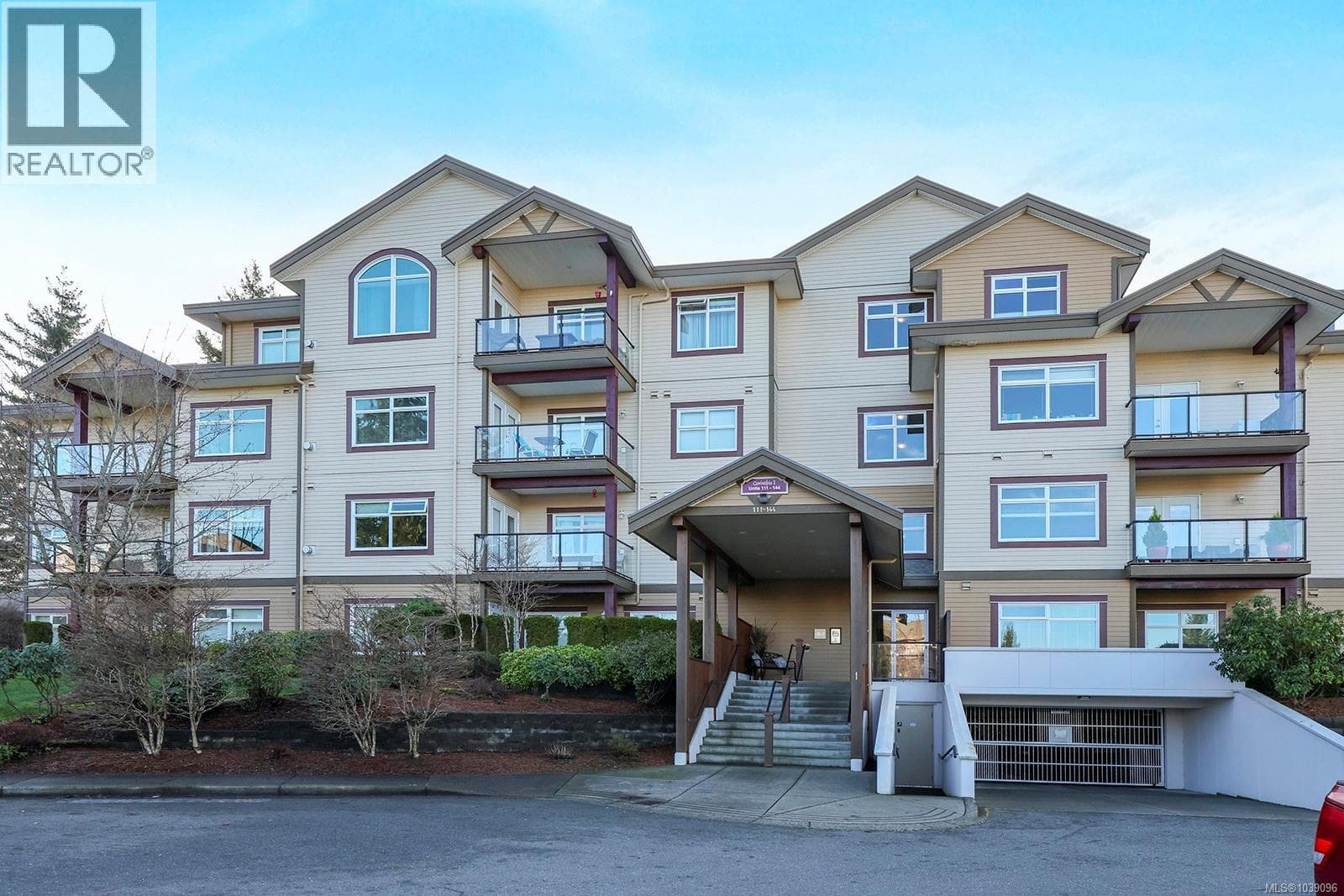 117 3666 Royal Vista Way, Vancouver Island — photo 2