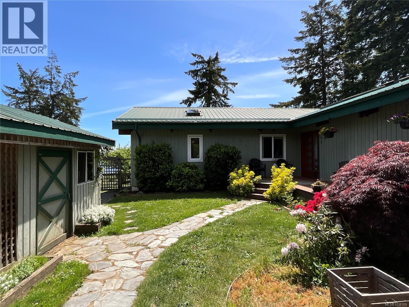 2495 Spring Beach Dr, Vancouver Island — photo 2