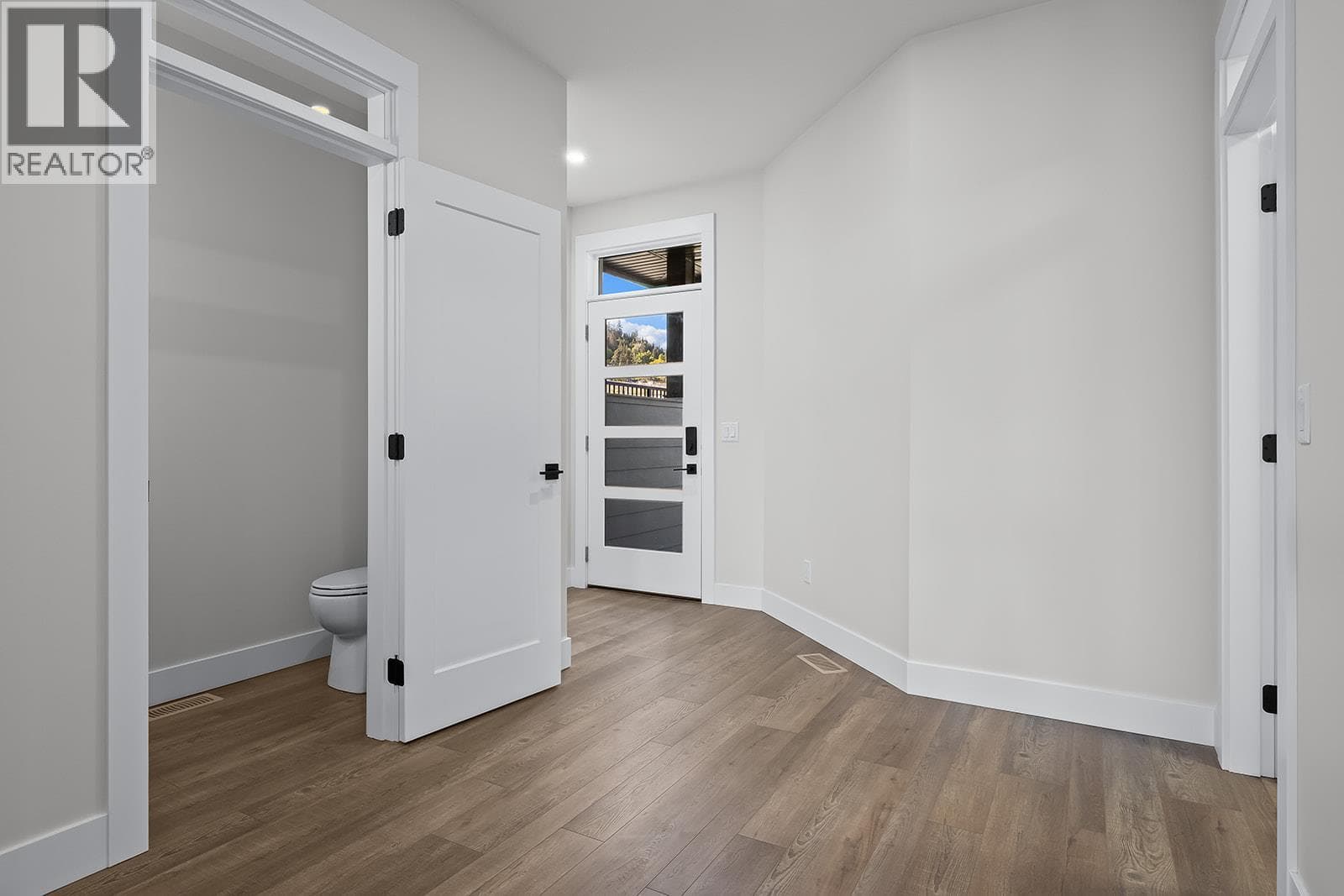 1025 Kitson Court, Interior REALTORS® — photo 3