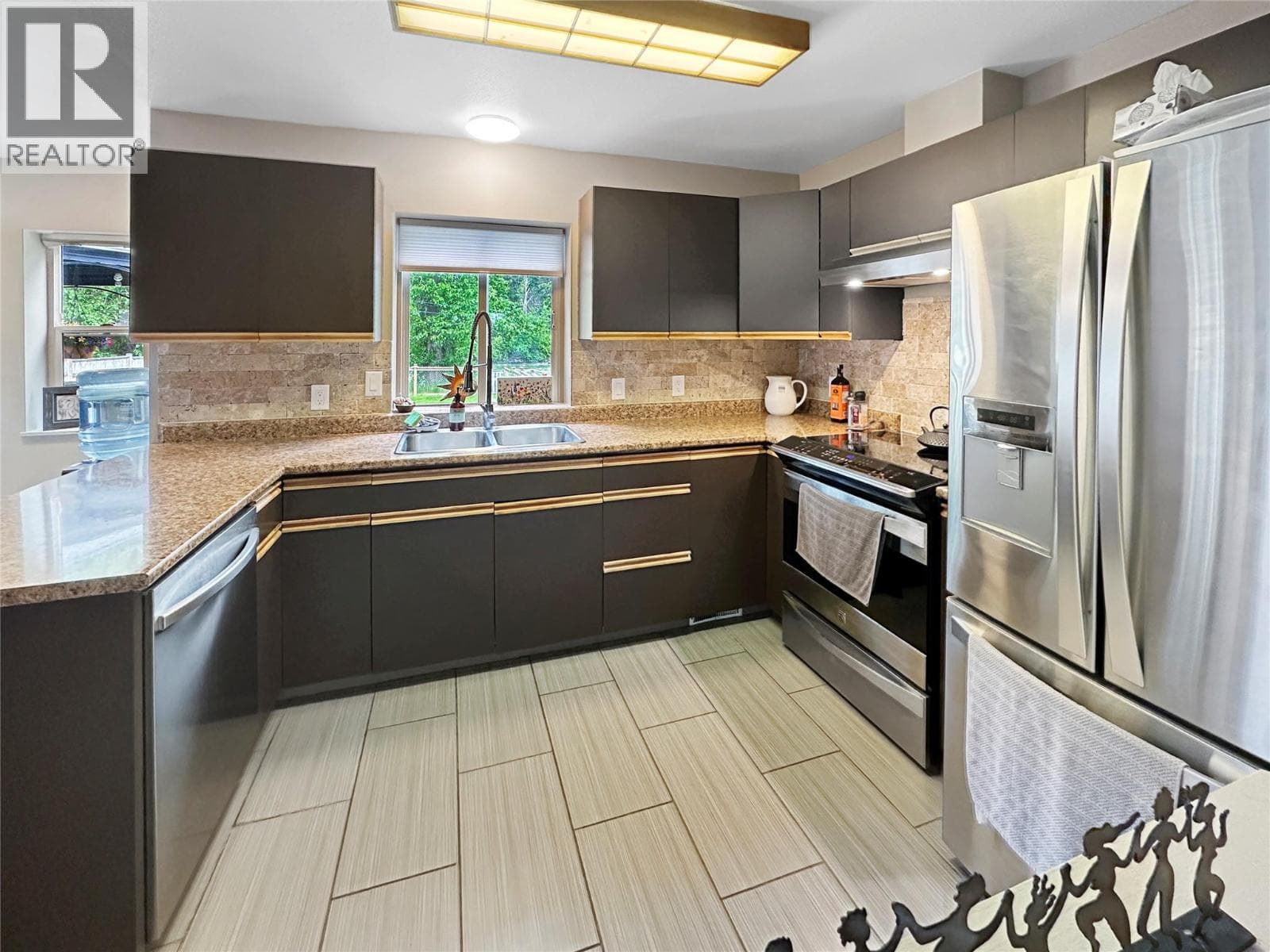 466 CORINA Avenue Unit# A, Interior REALTORS® — photo 4