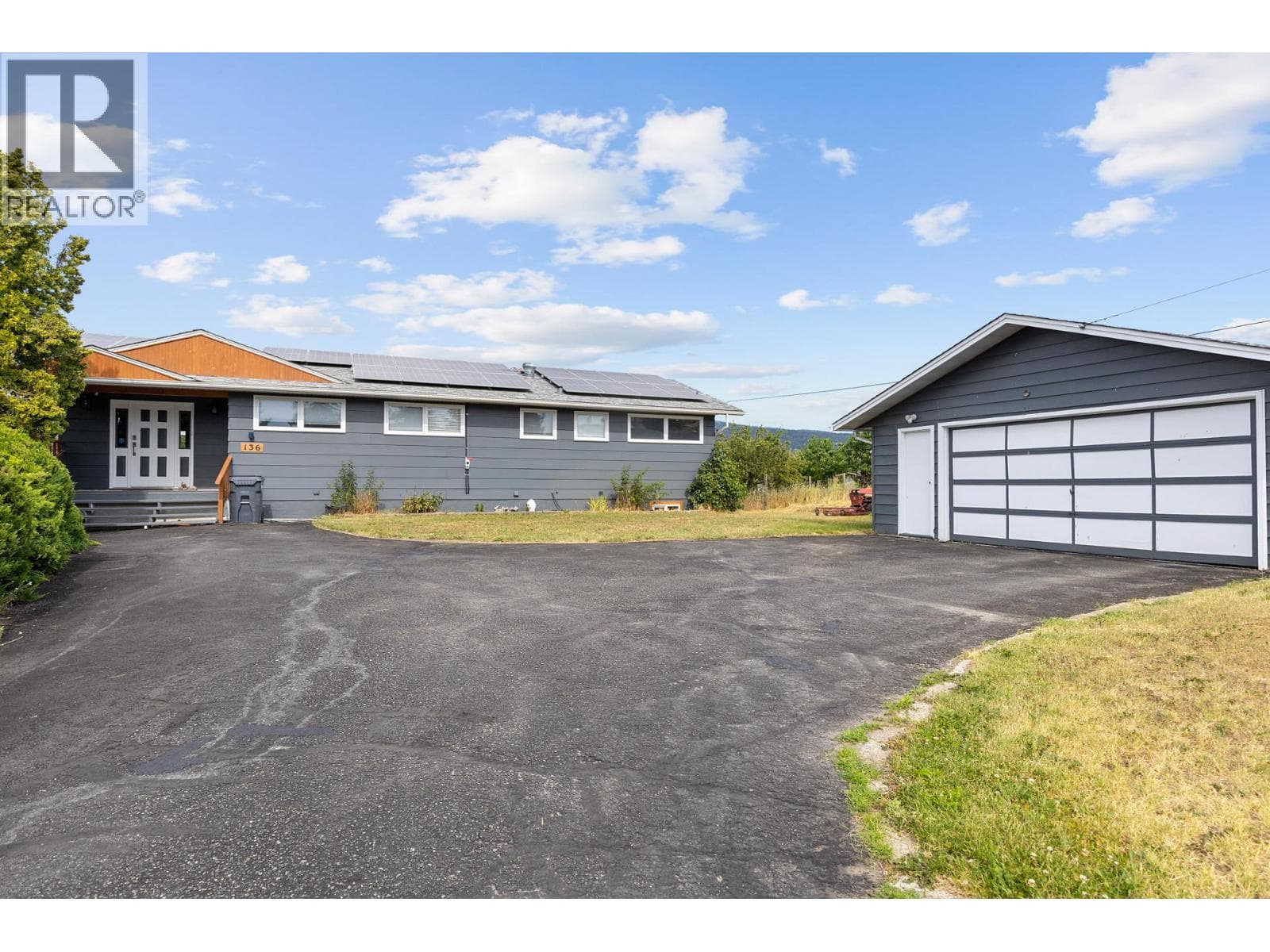 136 STEPPING STONES CRESCENT, Interior REALTORS® — photo 4