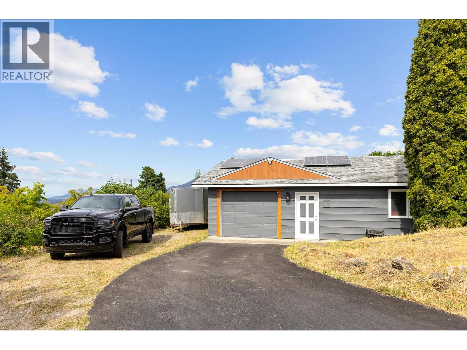 136 STEPPING STONES CRESCENT, Interior REALTORS® — photo 5