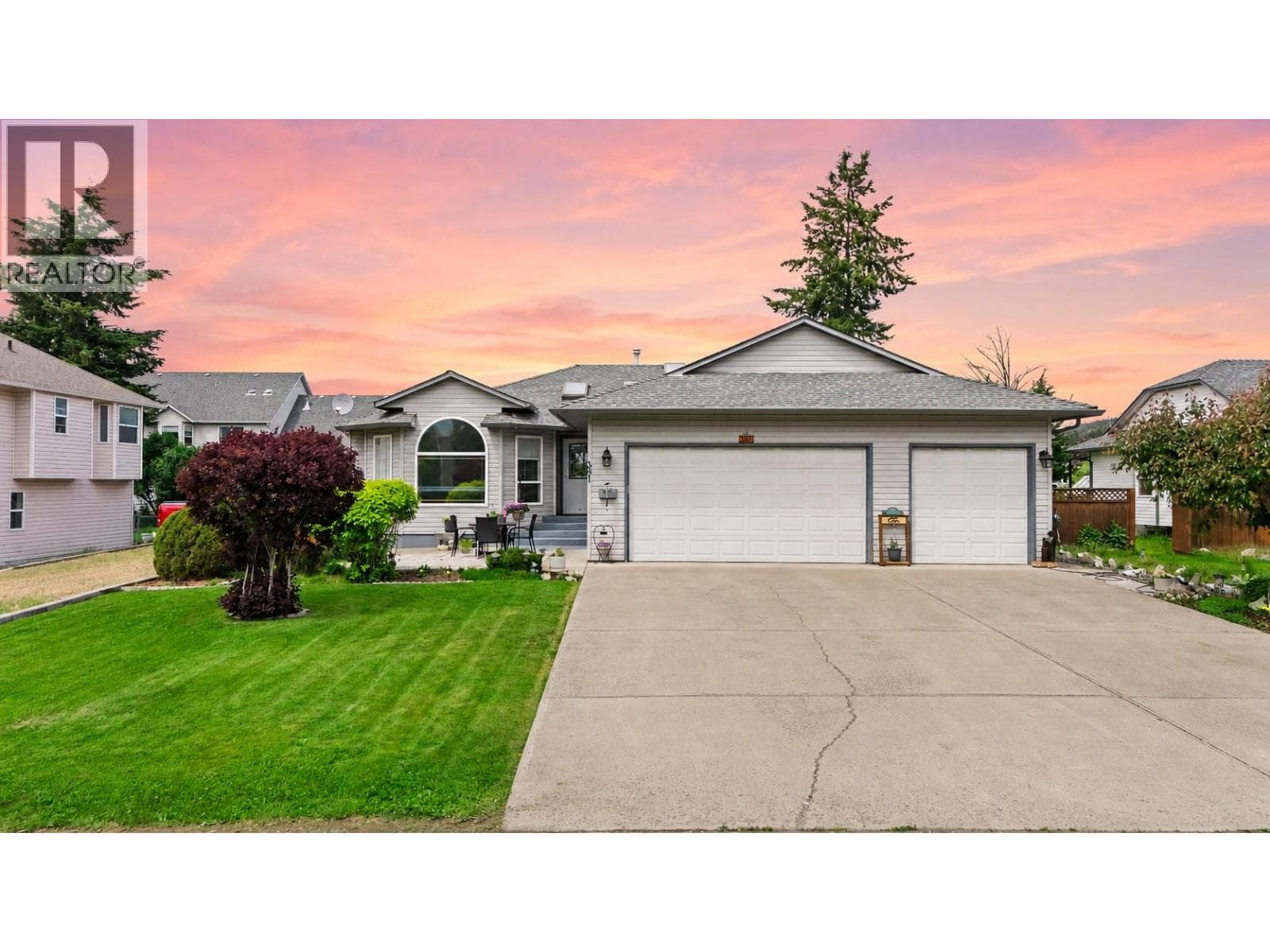 381 Robin Drive, Interior REALTORS® — photo 5
