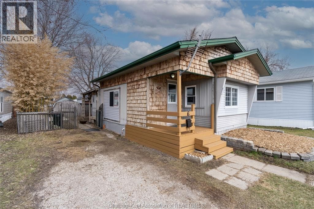 6 MAPLE DRIVE in 