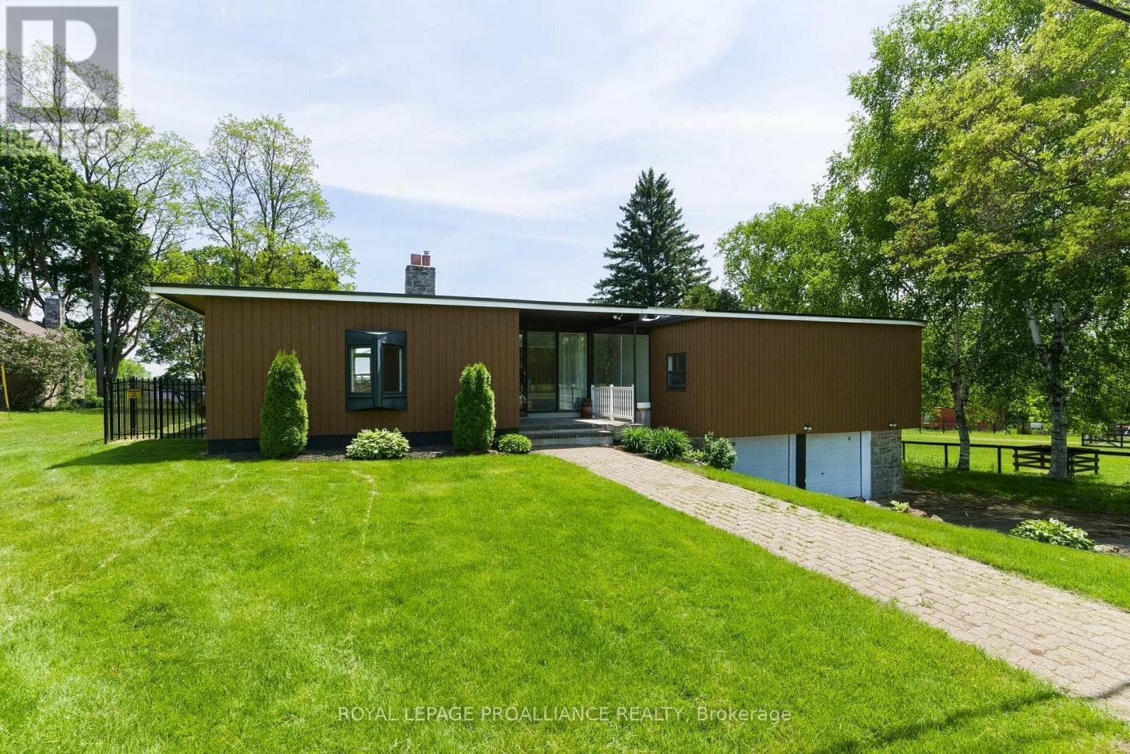 1103 COUNTY ROAD 2 ROAD E, Rideau St.Lawrence