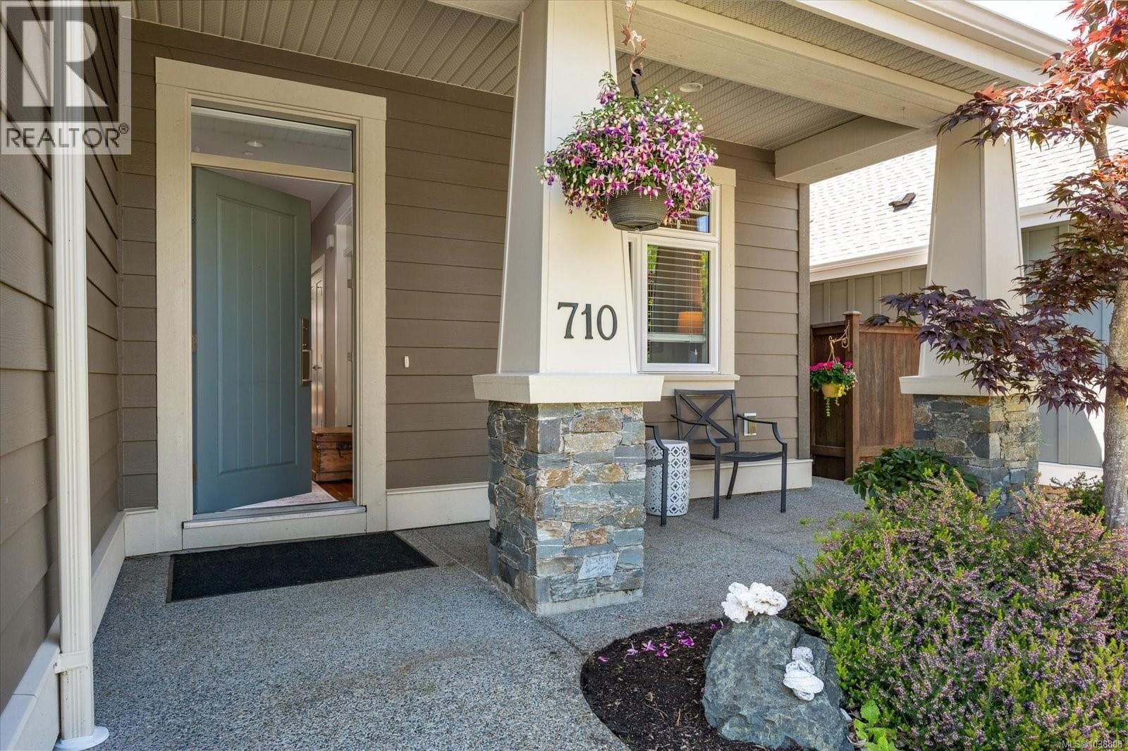 710 West Ridge Way, Vancouver Island — photo 2
