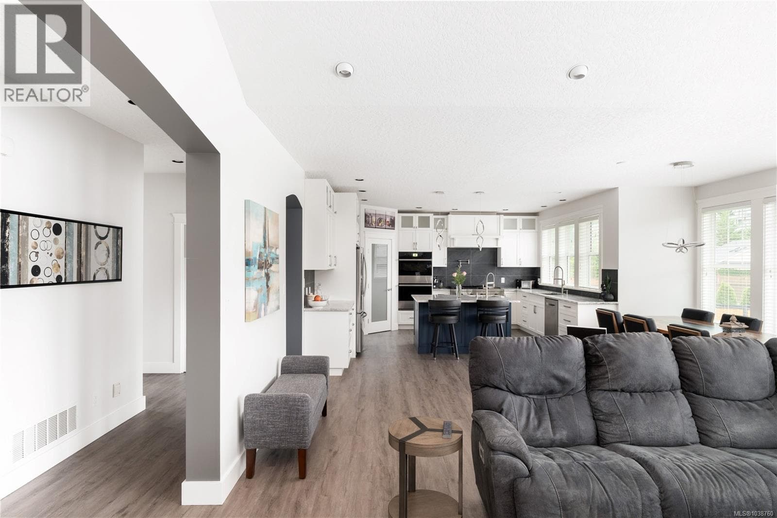 946 Gillespie Pl, Victoria