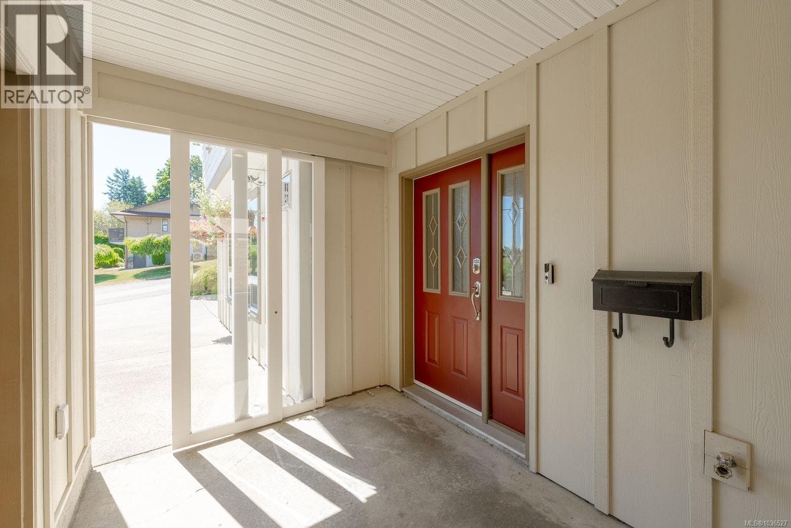 2839 NEYLAND ROAD, Vancouver Island — photo 2
