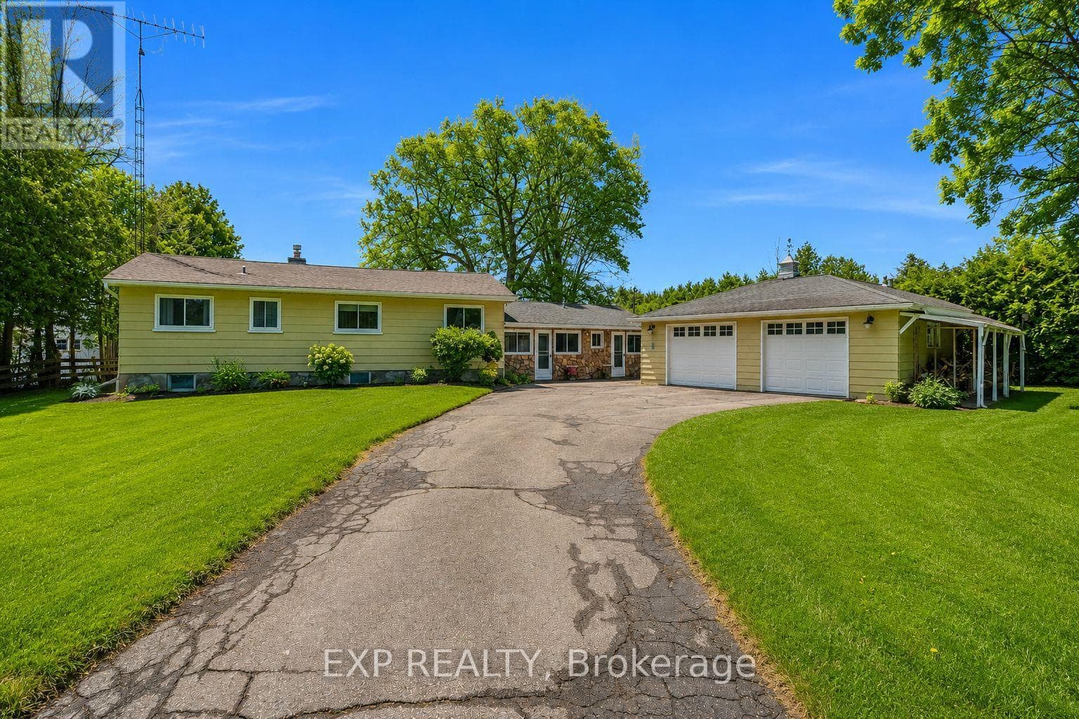 561 DUCLOS POINT ROAD in Pefferlaw