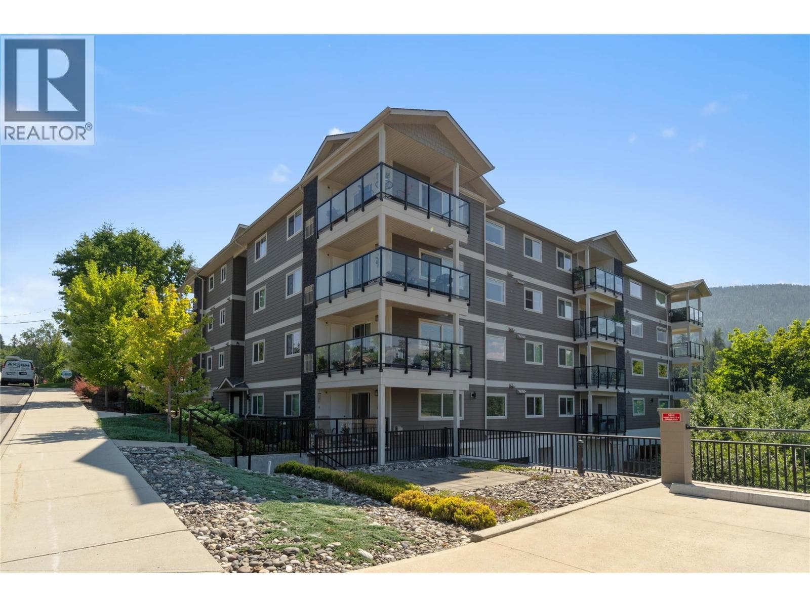330 4 Avenue SE Unit# 202, Interior REALTORS®