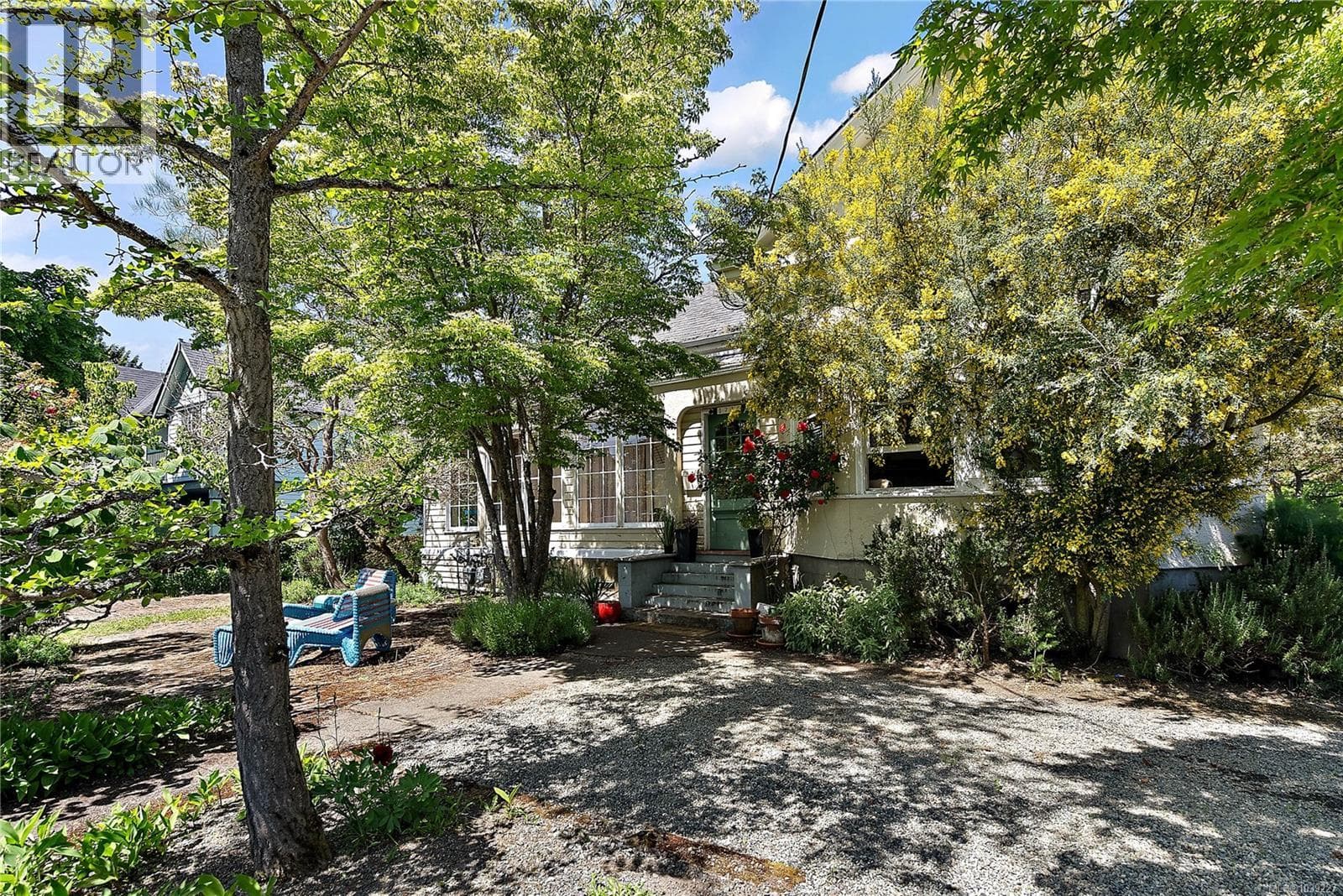 1736 HAULTAIN STREET, Victoria — photo 2