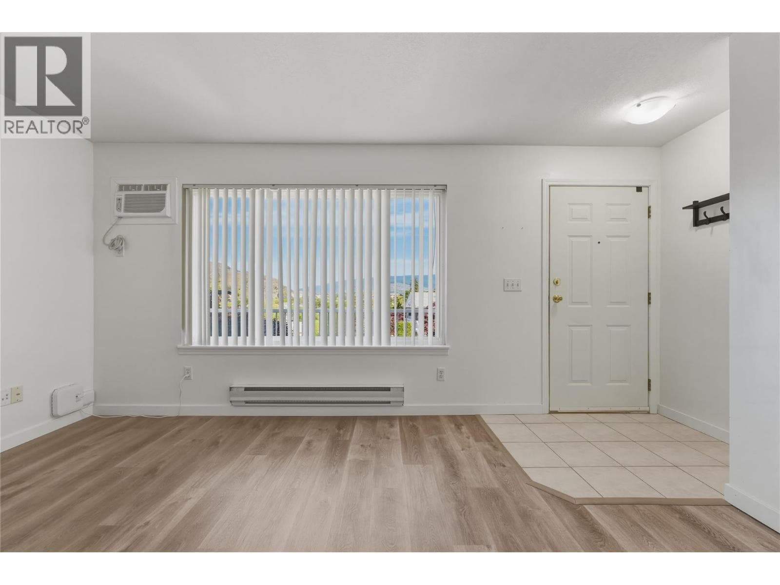 4305 Bellevue Drive Unit# 211, Interior REALTORS® — photo 4
