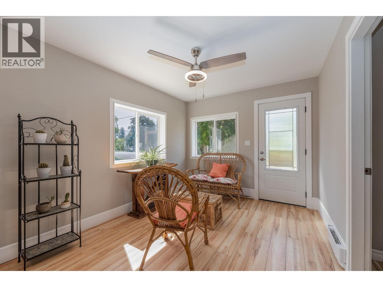 430 6th Avenue, Interior REALTORS® — photo 5