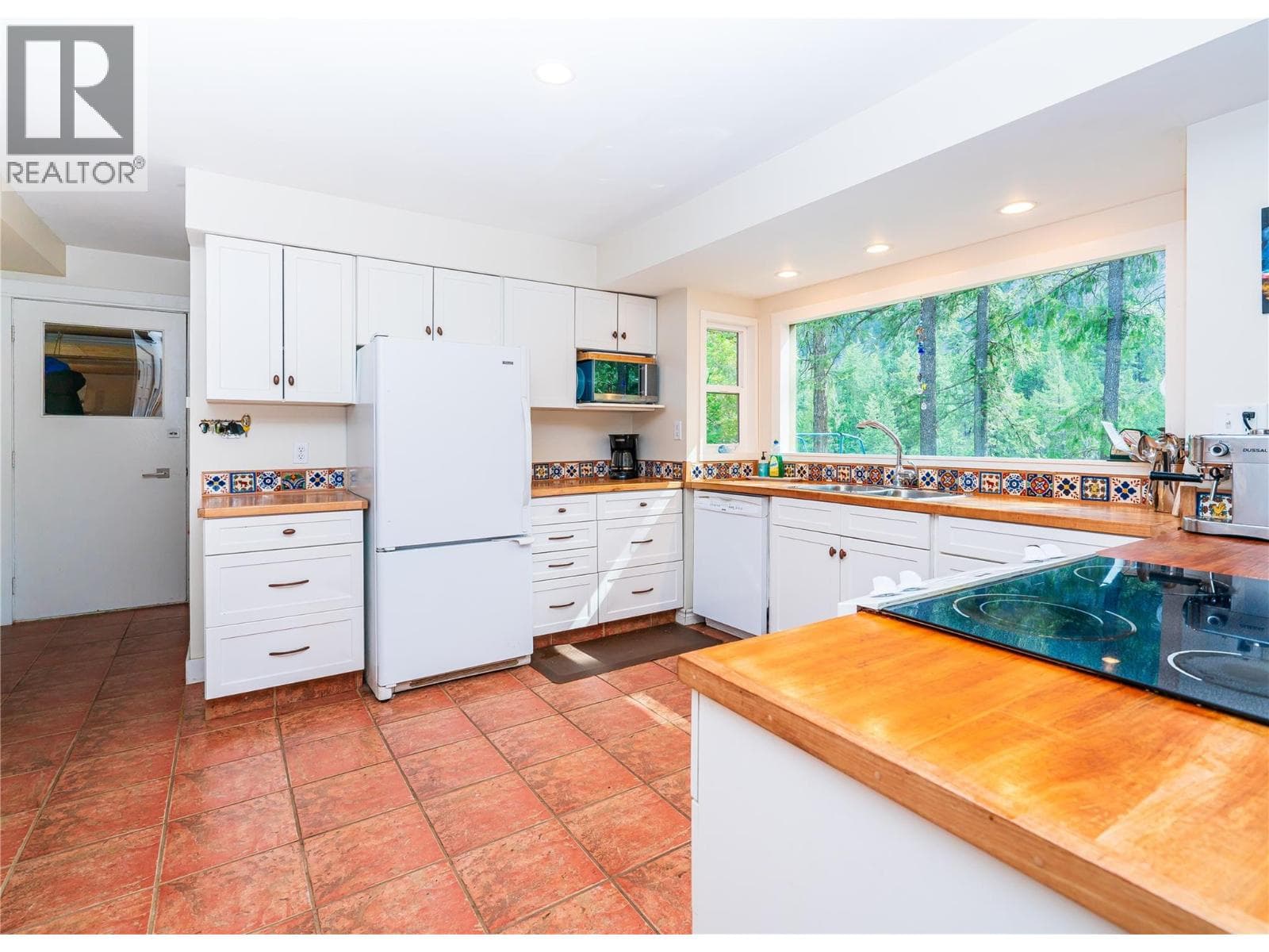 6257 Highway 3, Interior REALTORS®