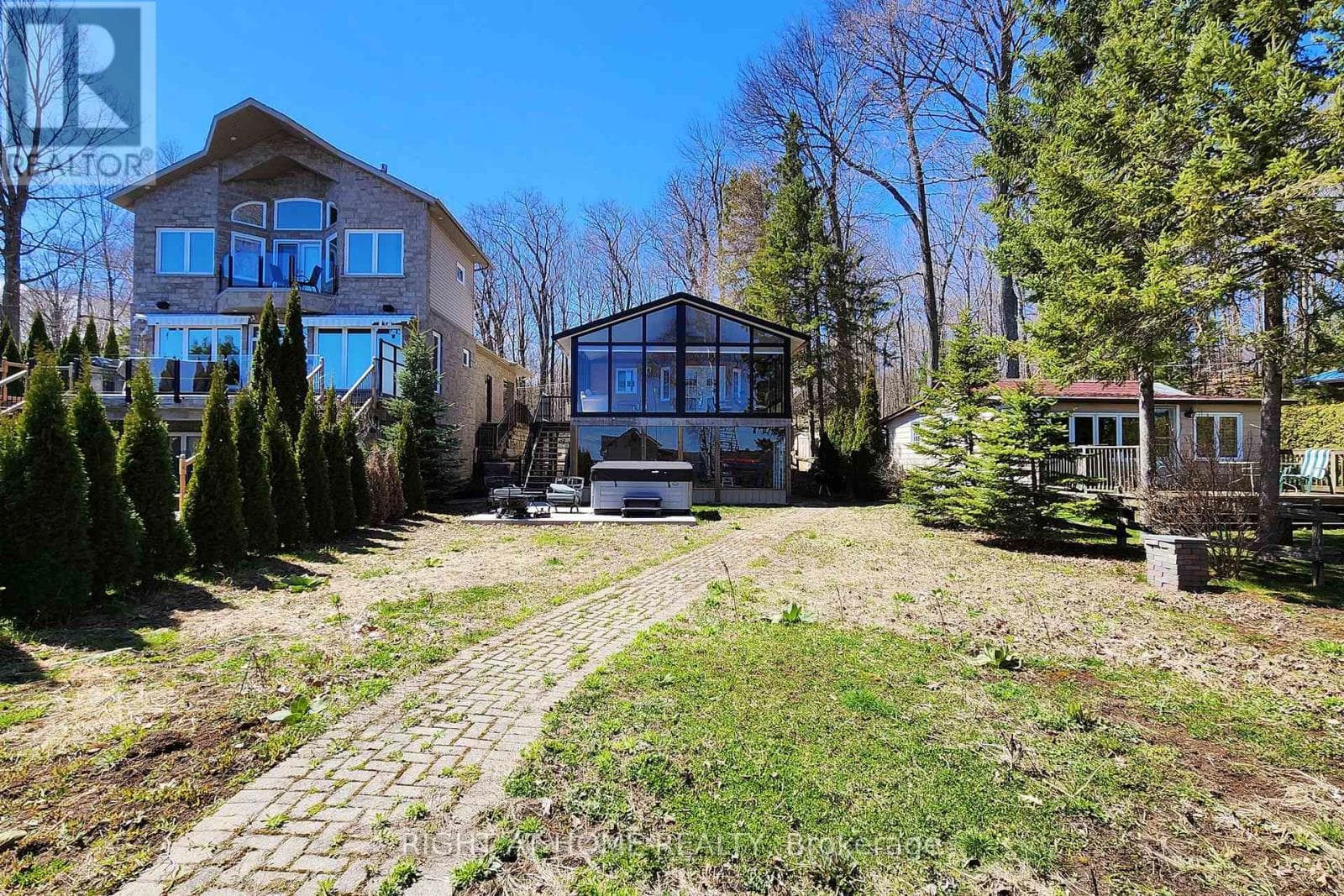 36 HILLS ROAD, Toronto — photo 2